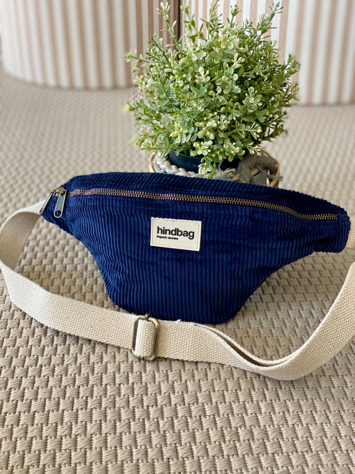 HINDBAG OLIVIA - Sac banane  Velours marine