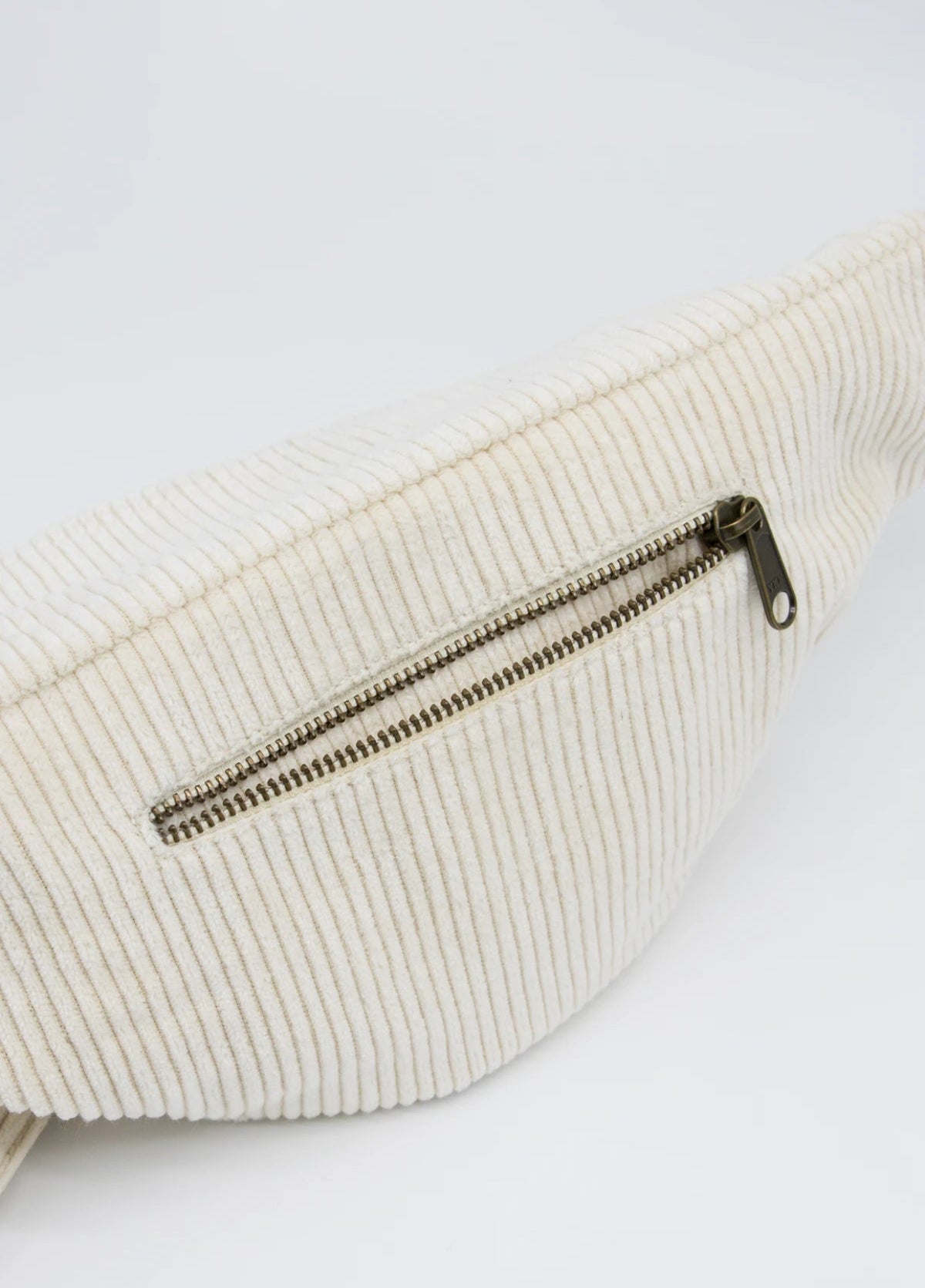 PRÉCOMMANDE, Expédition 5 Oct • HINDBAG SASHA - Sac banane Velours écru