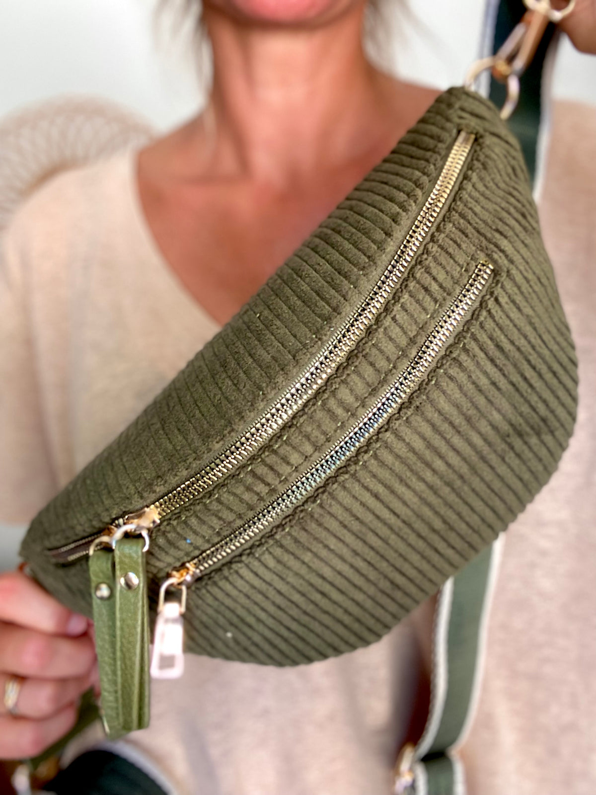 Sac banane en velours côtelé 2 zips et sangle fantaisie - CHARLY - Kaki (côtelé large)