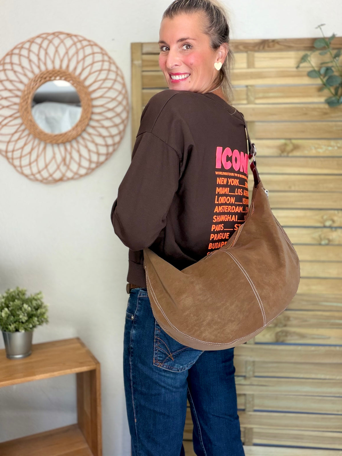 Sac besace XXL en simili cuir brossé - HAROLD Taupe