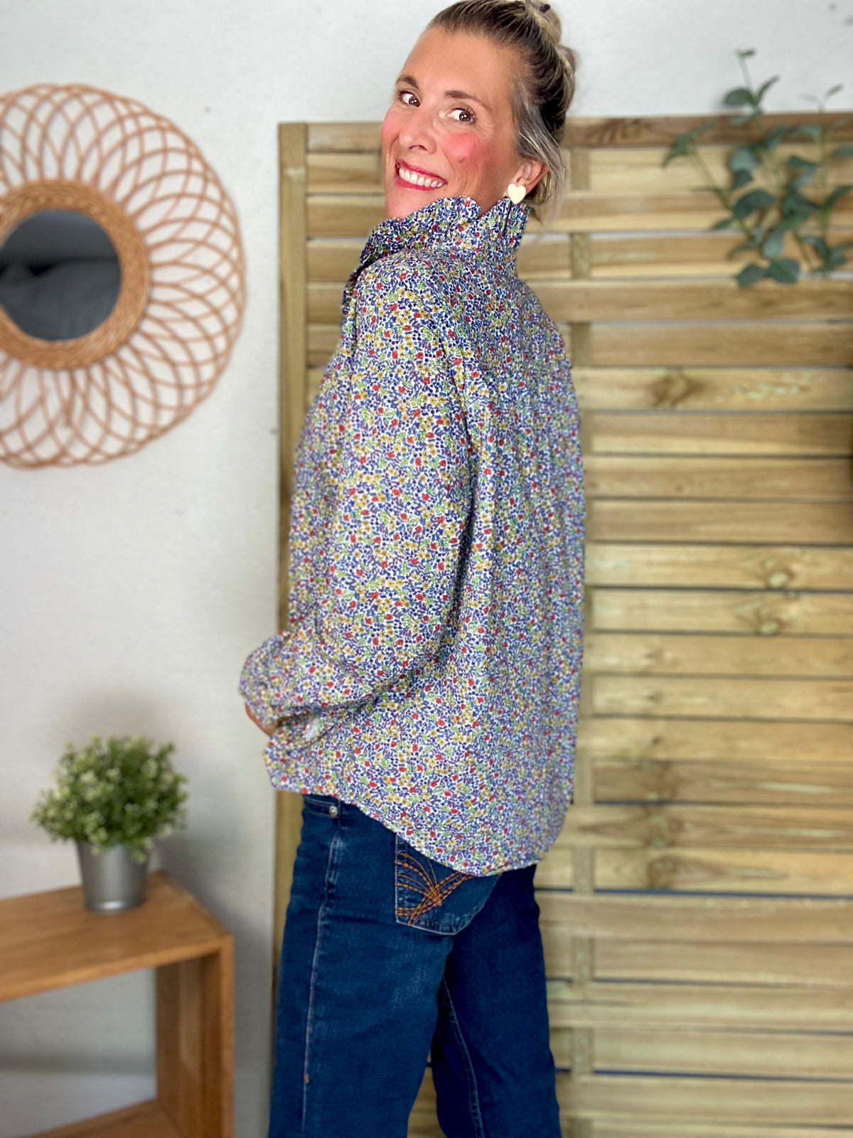 Chemise imprimée Liberty bleu, col victorien volanté CHARLOTTE - FIN DE SÉRIE
