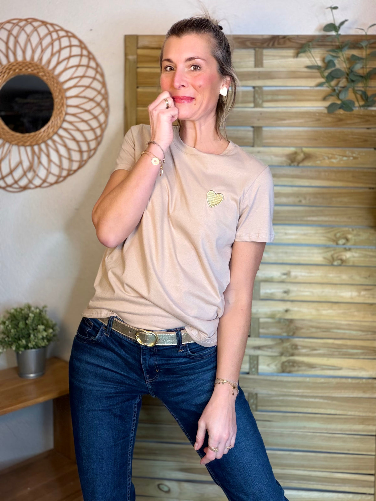 Tee shirt cœur brodé doré 💛 PIA Beige - FIN DE SÉRIE