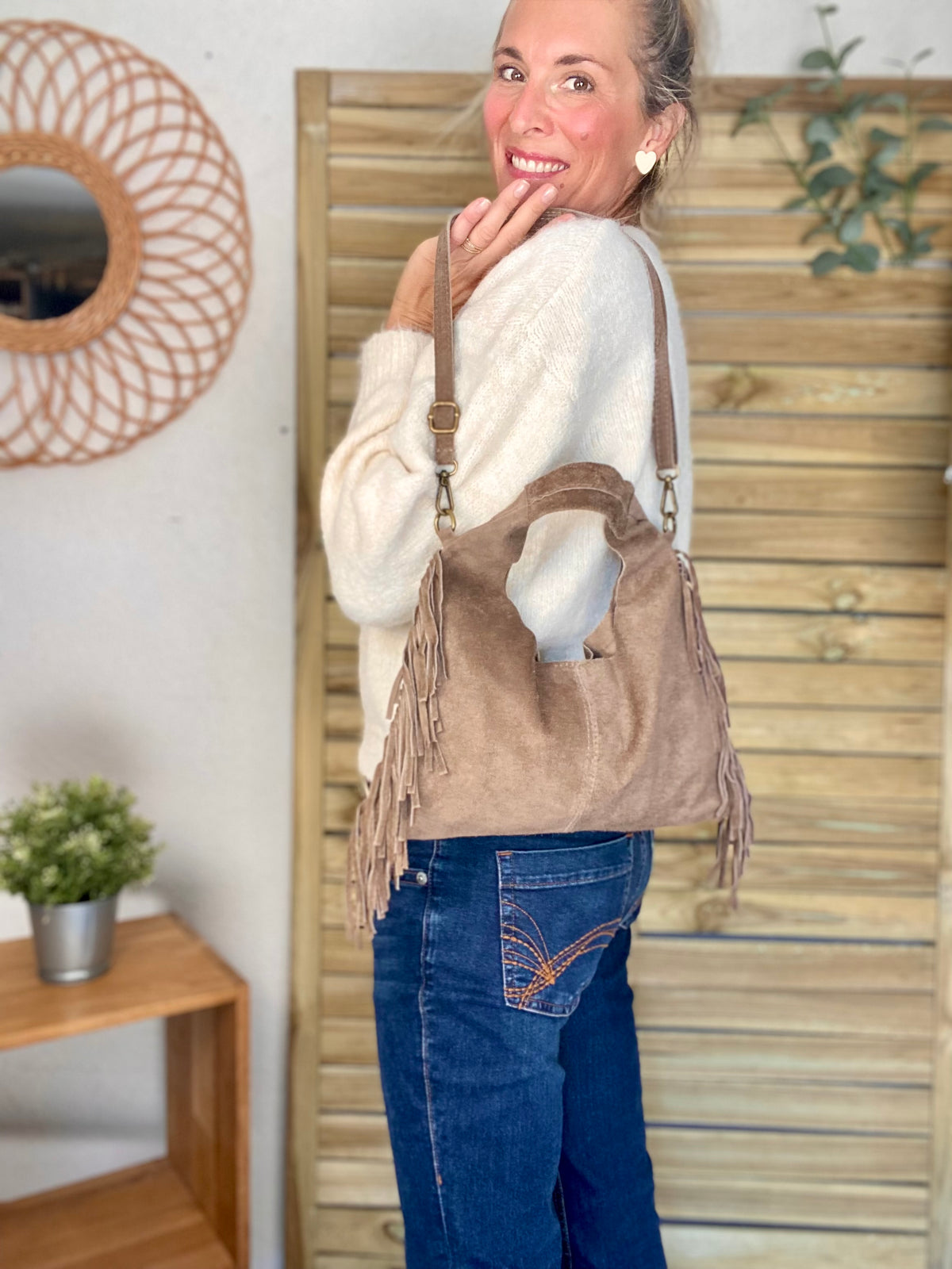 Sac hobo en cuir daim avec franges AARON - Beige taupe - DÉSTOCKAGE