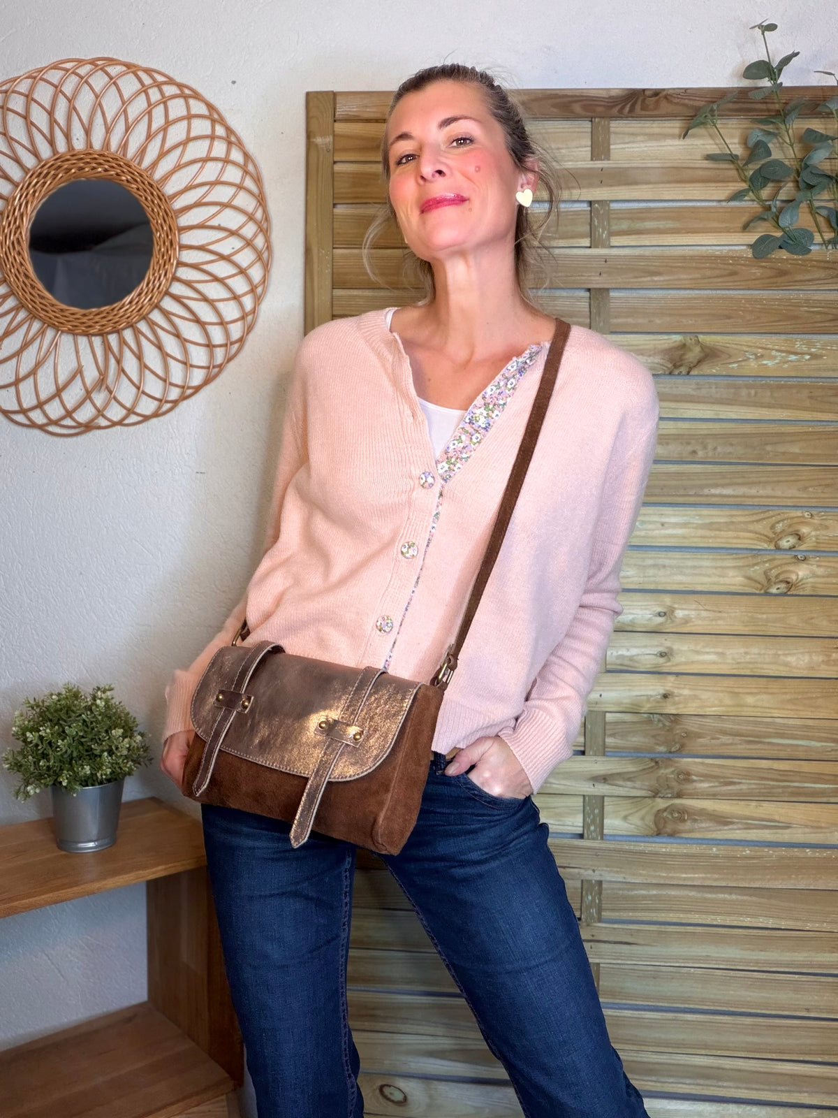 Sac bandoulière en cuir daim et irisé ESMÉE - Choco / Bronze