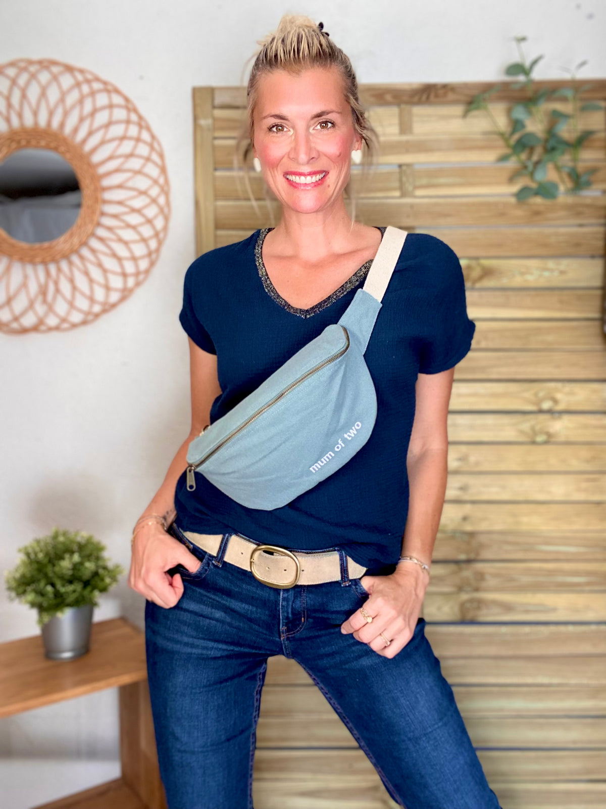 Sac banane en toile MUM OF - Vert sauge - FAMILY IMPACT STORIES - FIN DE SÉRIE