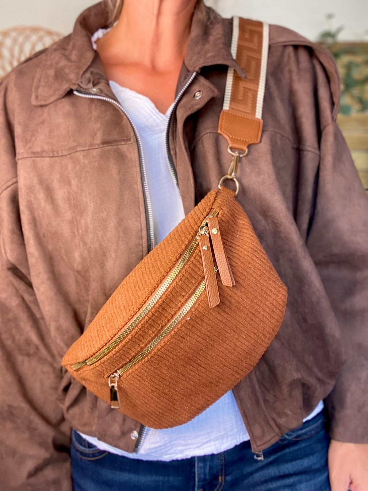 Sac banane L en velours côtelé 2 zips et sangle fantaisie - ASHLY - Camel foncé • FIN DE SÉRIE