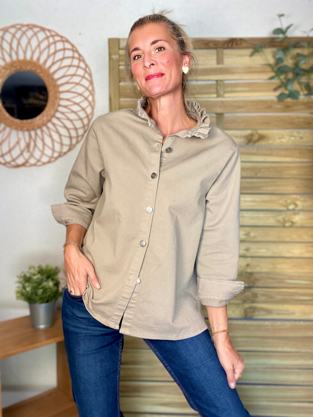 Veste / Chemise en coton, col victorien volanté Beige taupe LISON