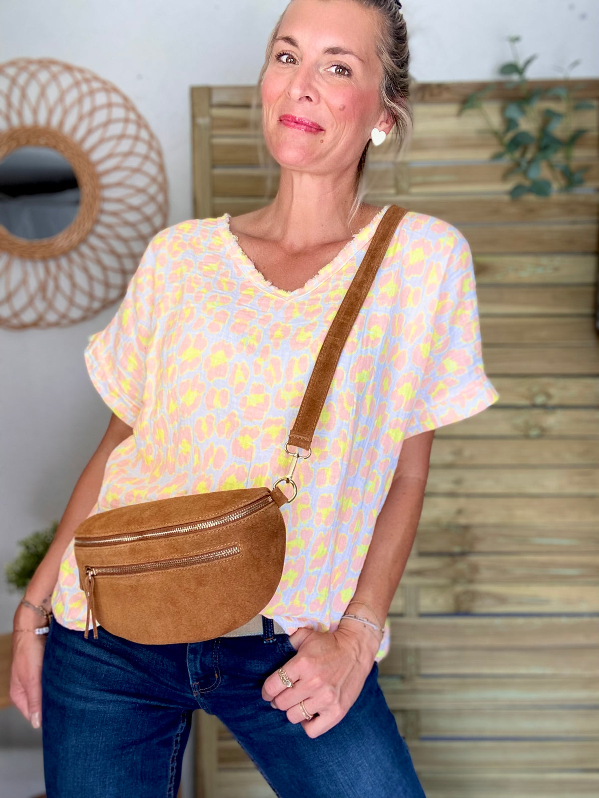 Sac banane en croûte de cuir + poche avant ALISON - Camel