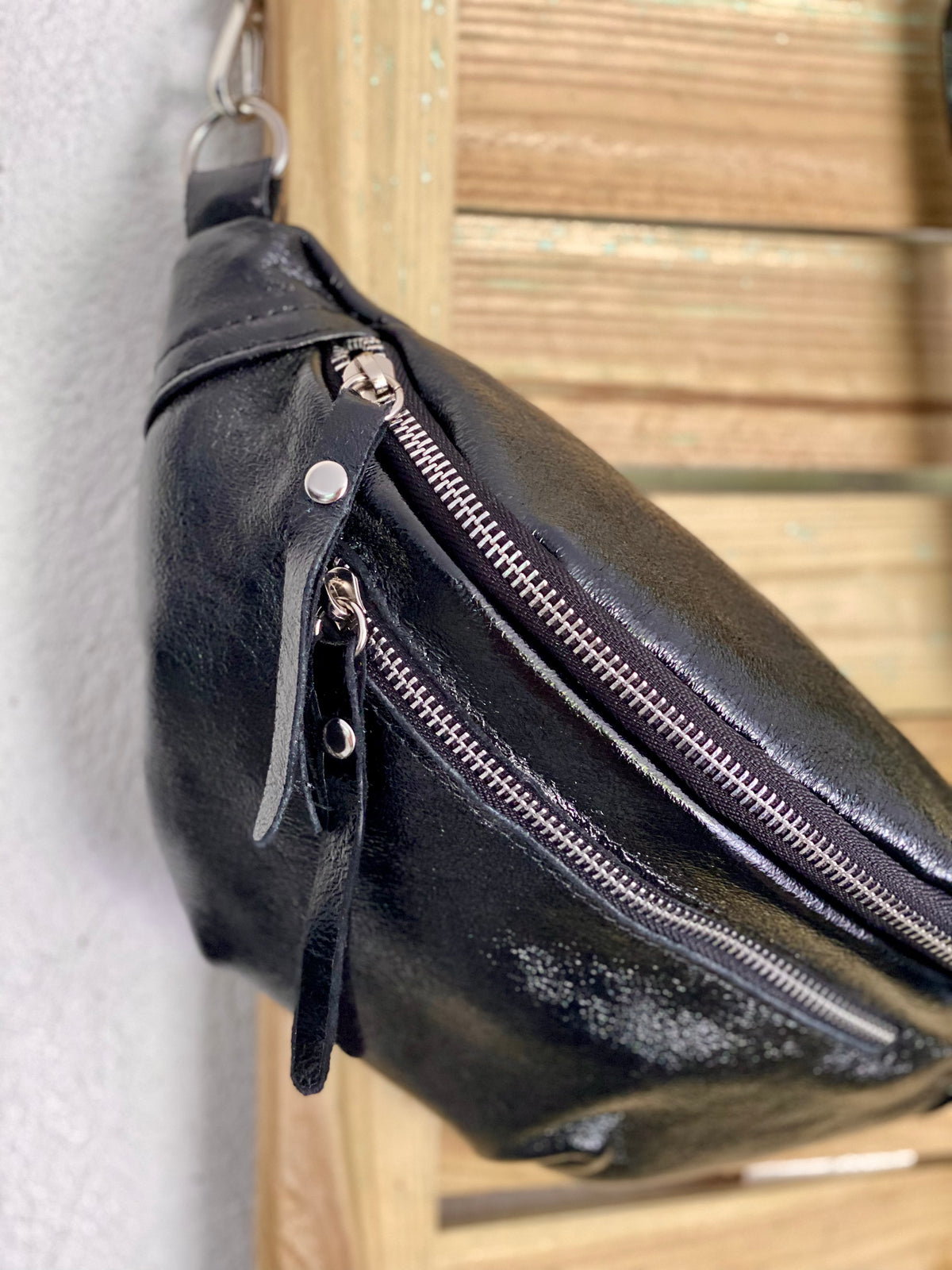 Sac banane en cuir irisé double poche - OPALE - Noir / Argent