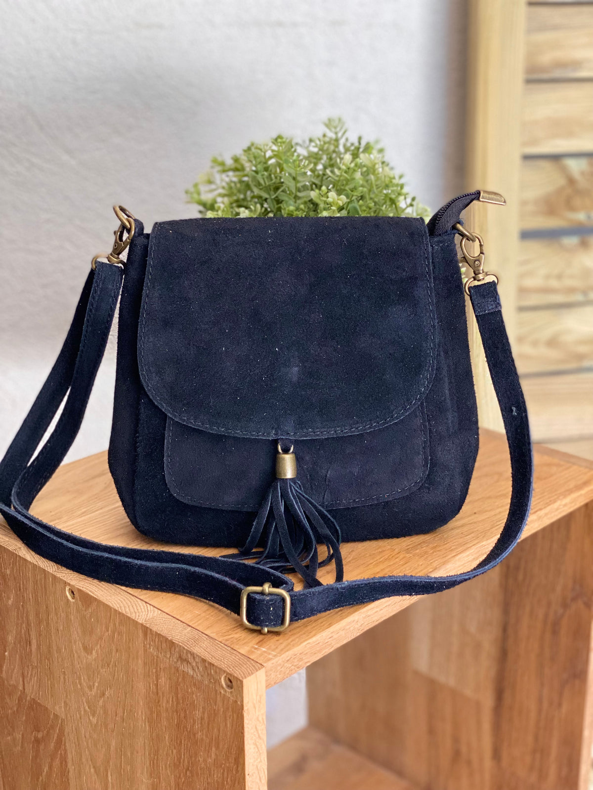 Sac bandoulière en cuir daim HORTENSE - Noir - FIN DE SÉRIE