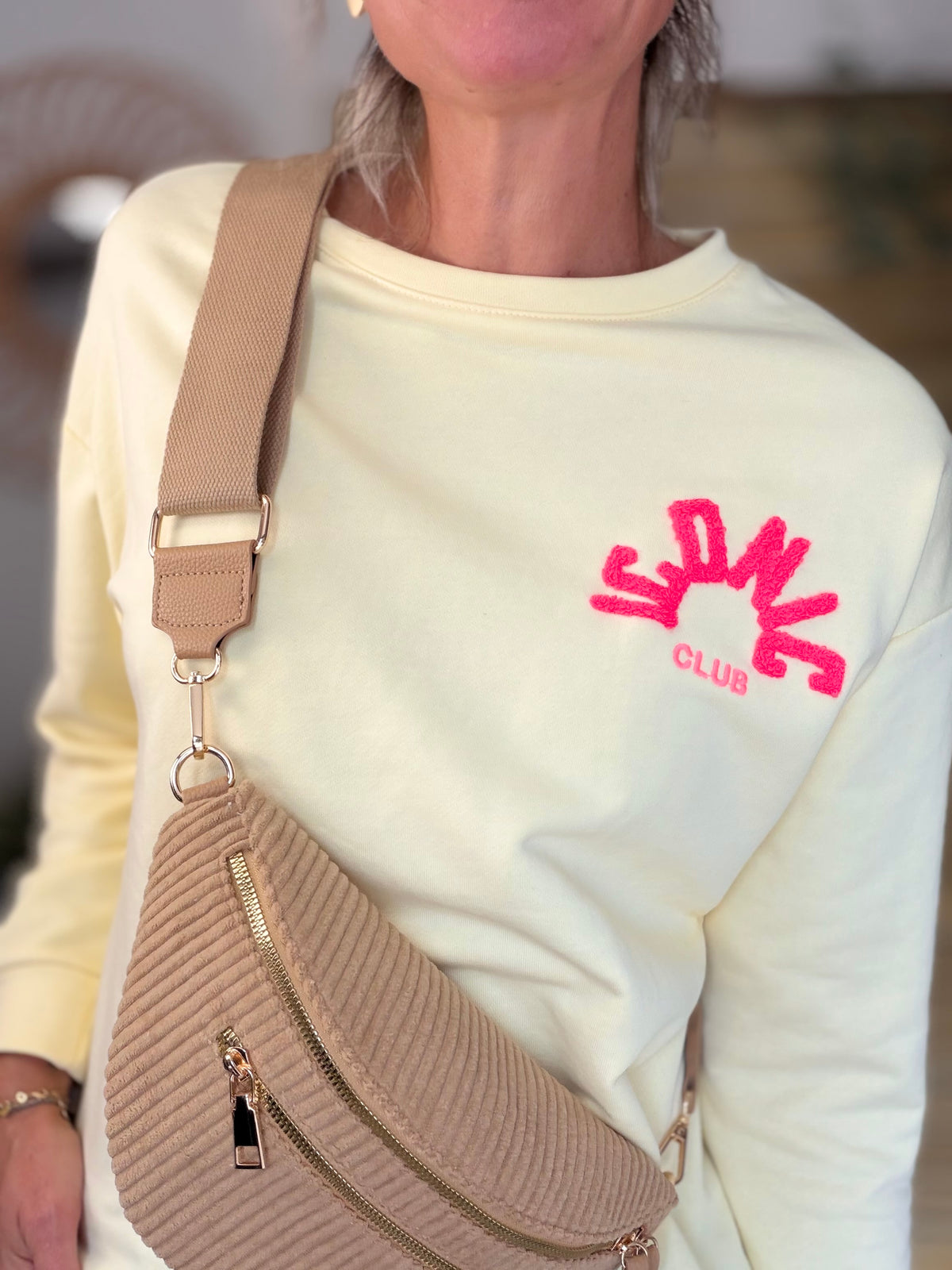 Sac banane en velours côtelé 2 zips et sangle fantaisie - CHARLY Camel clair - DÉSTOCKAGE