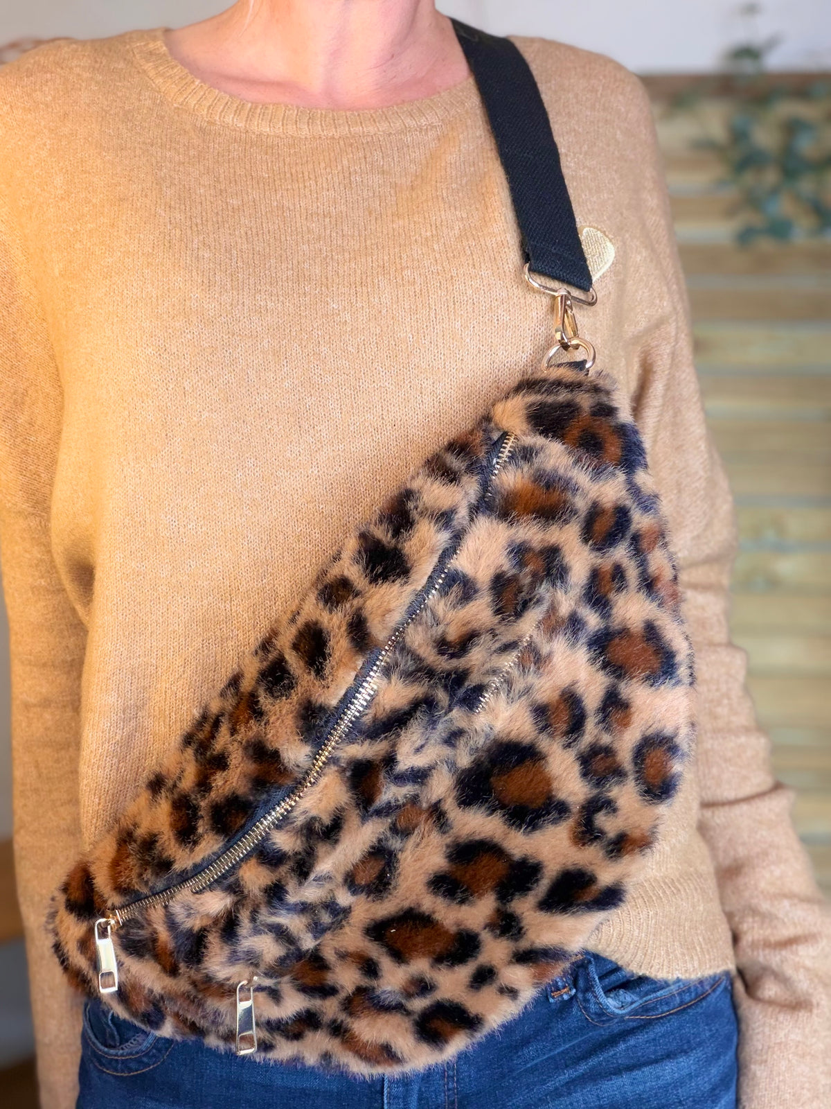 Sac banane L avec poche zippée avant, fourrure Léo Camel - STACEY 🐆