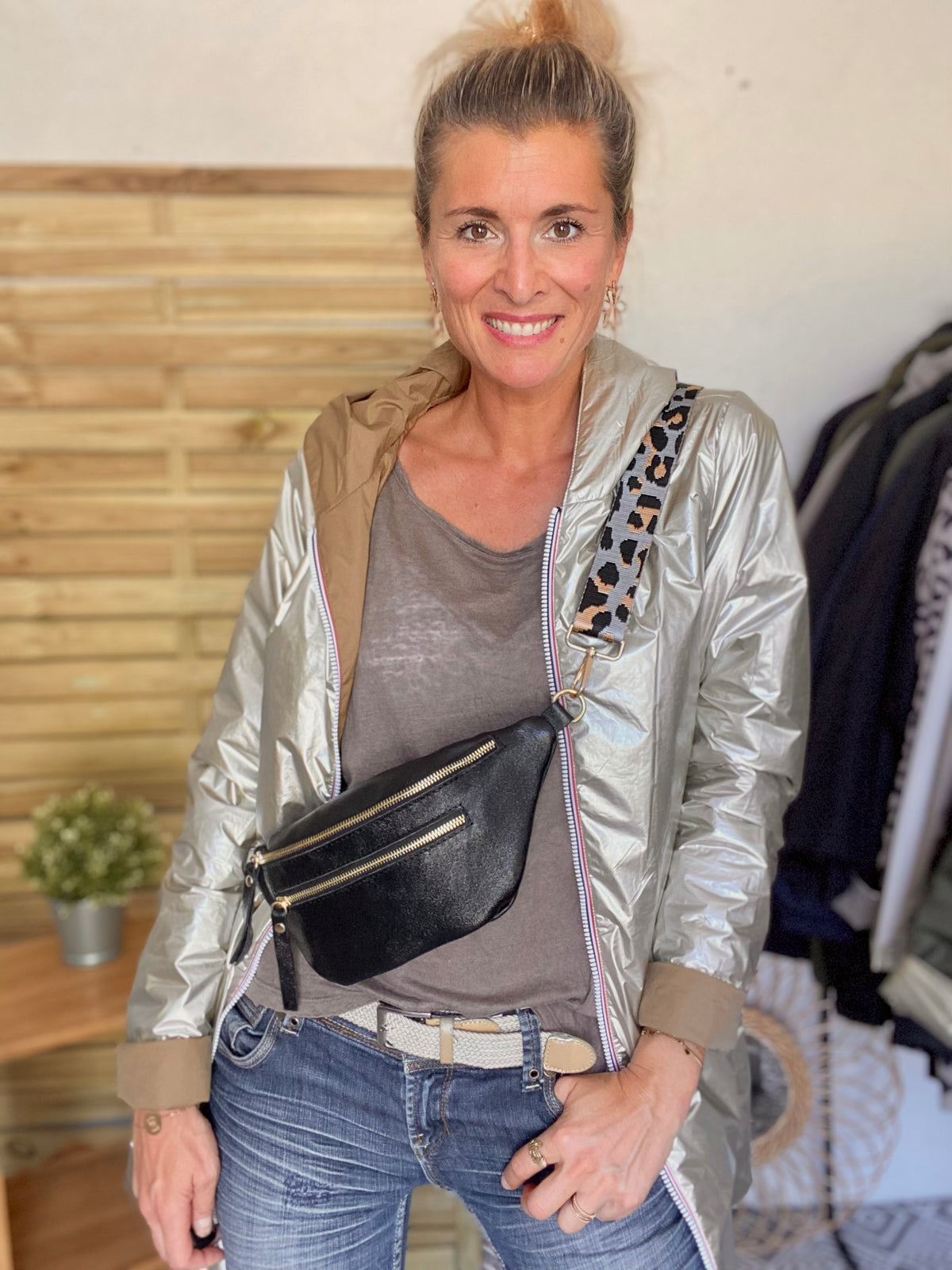 Sac banane en cuir irisé ERYN - Noir (9 coloris)