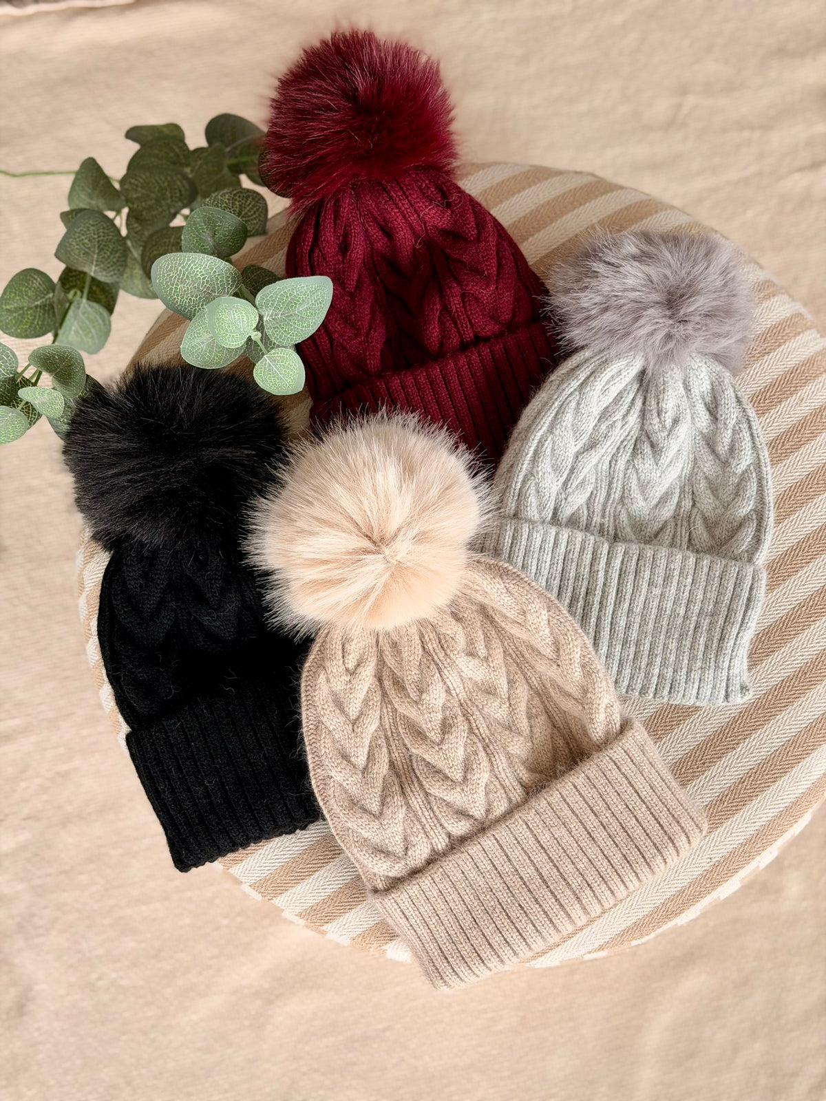 Bonnet torsadé en laine avec pompon JULES - FIN DE SÉRIE