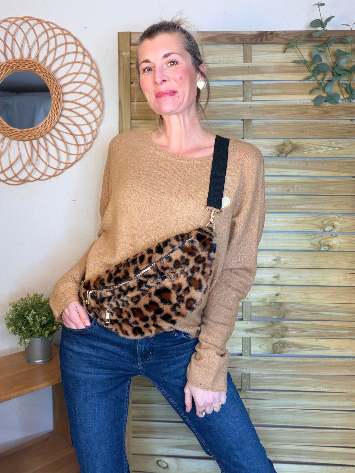 Sac banane L avec poche zippée avant, fourrure Léo Camel - STACEY 🐆