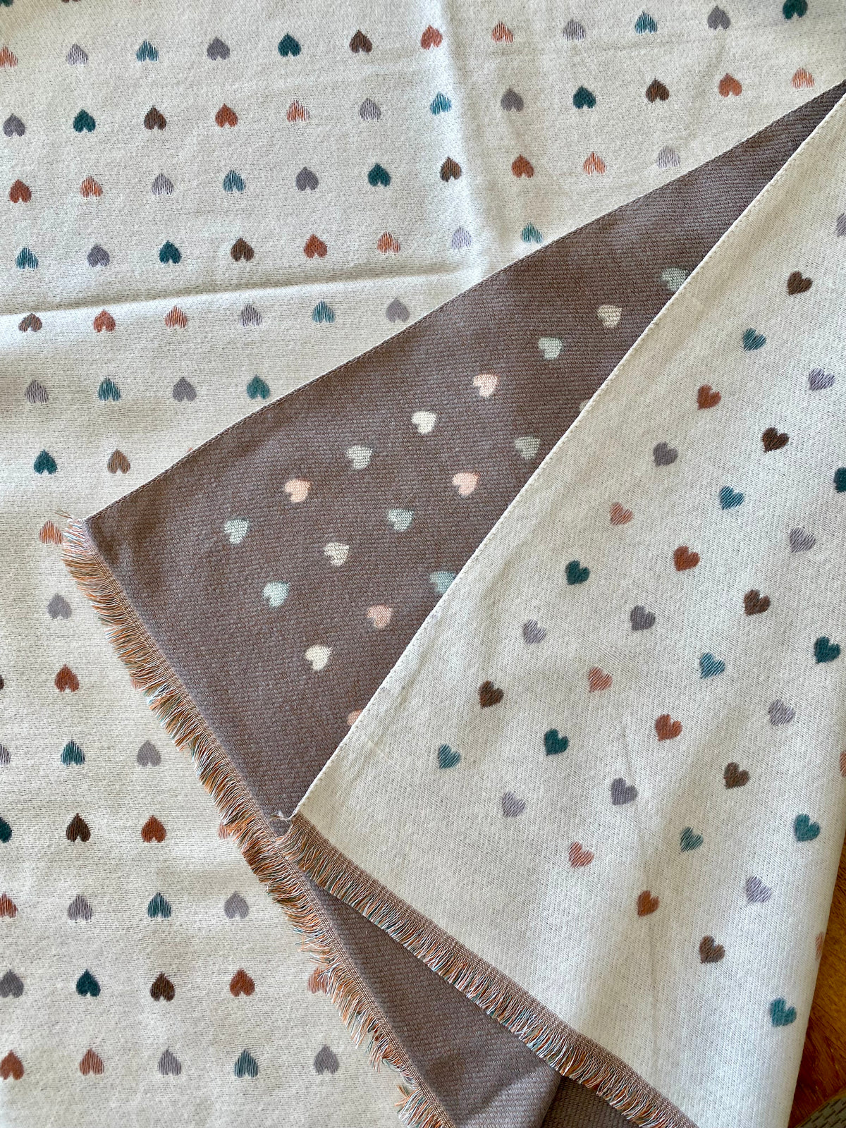 Écharpe douce réversible Coeurs SIMONE - Beige / Taupe 💙🩷💛