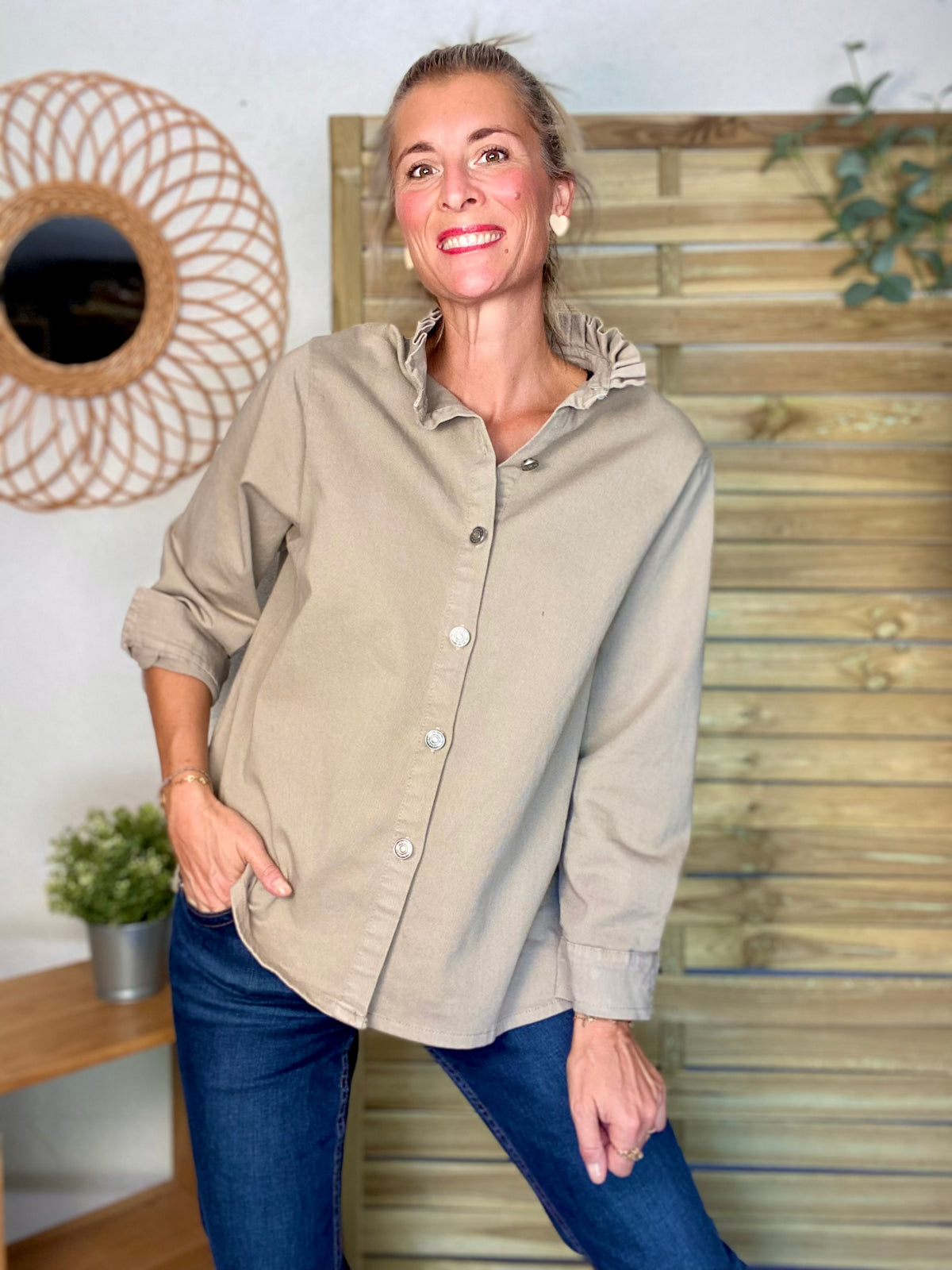 Veste / Chemise en coton, col victorien volanté Beige taupe LISON