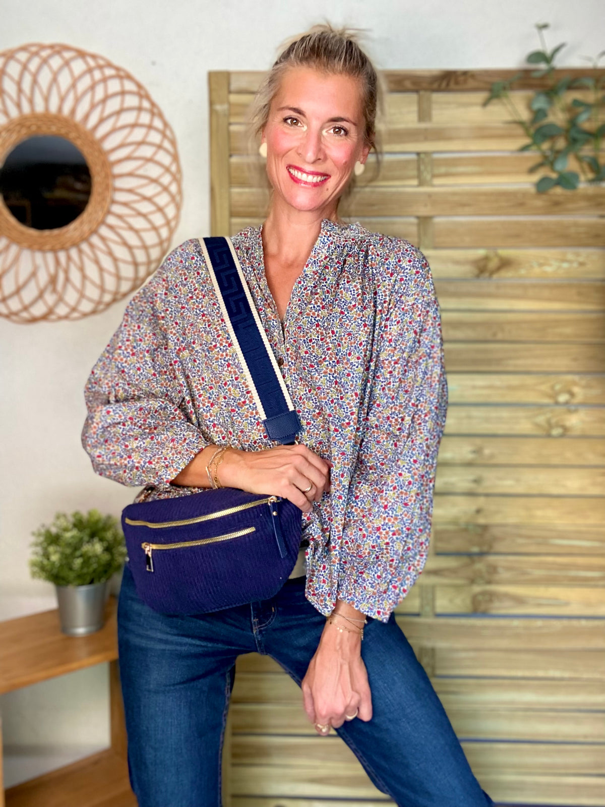 Sac banane L en velours côtelé 2 zips et sangle fantaisie - ASHLY - Bleu marine • FIN DE SÉRIE