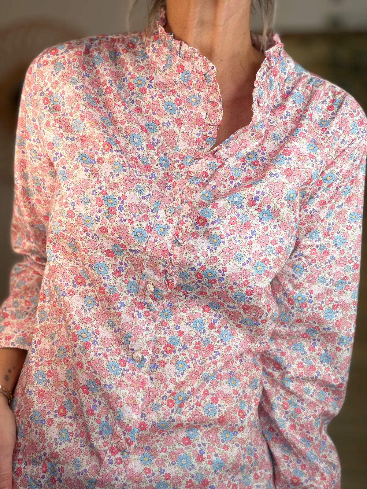 Chemise imprimée Liberty rose clair, col volanté SOLANE (DÉSTOCKAGE sur Taille S)