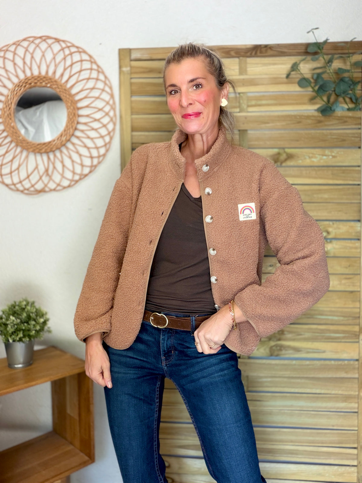 Veste Sherpa boutonnée écusson Arc-en-ciel ÉNORA Taupe rosé