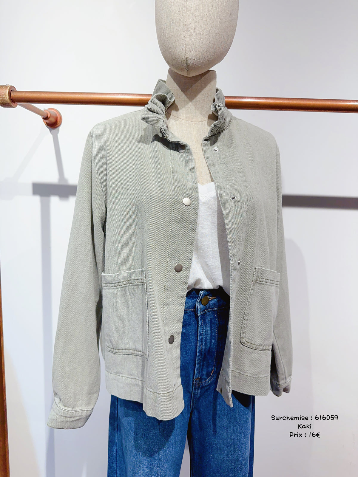 Veste courte légère col volanté JUNE - Vert sauge