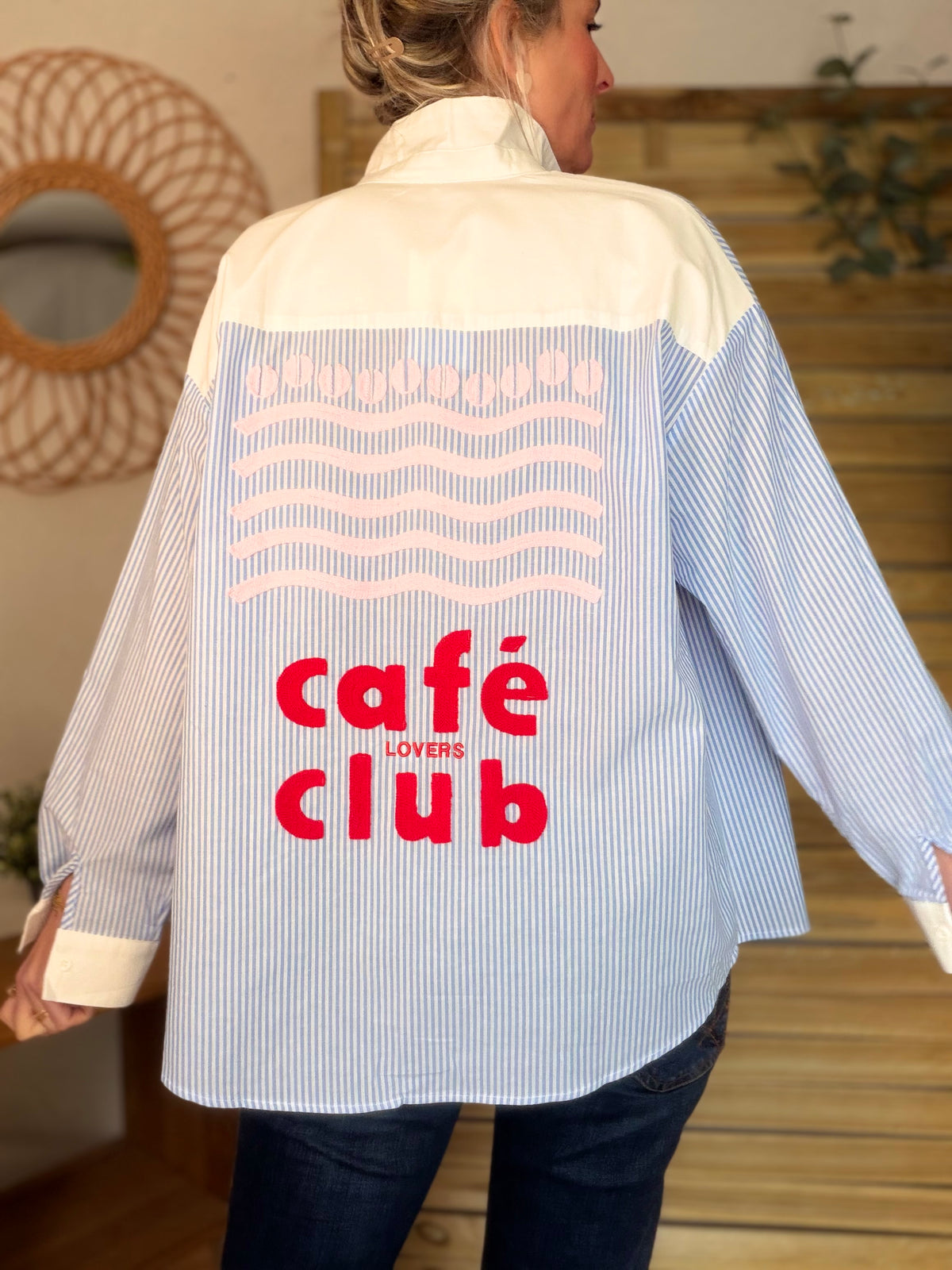 Chemise bleue rayée brodée CAFÉ LOVERS CLUB - LISA - FIN DE SÉRIE