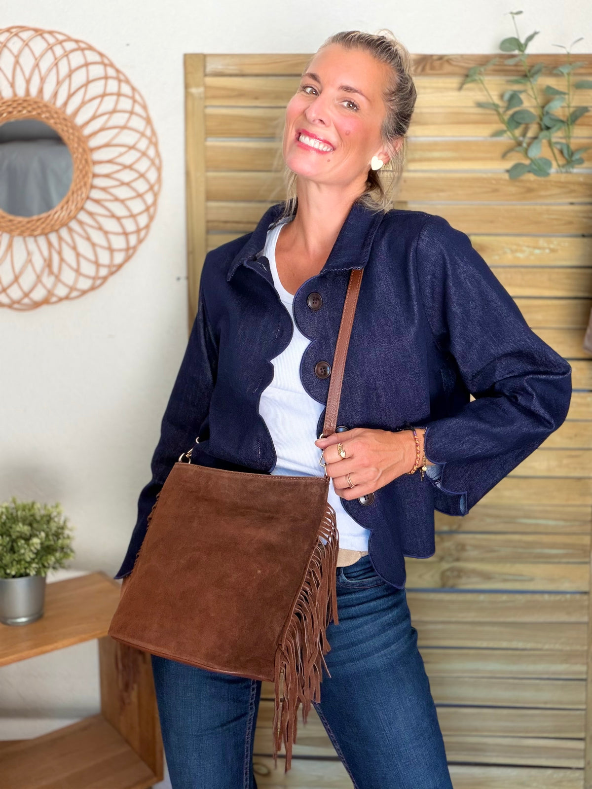 Veste courte à bords festonnés en denim CALISTE - Bleu brut • DÉSTOCKAGE
