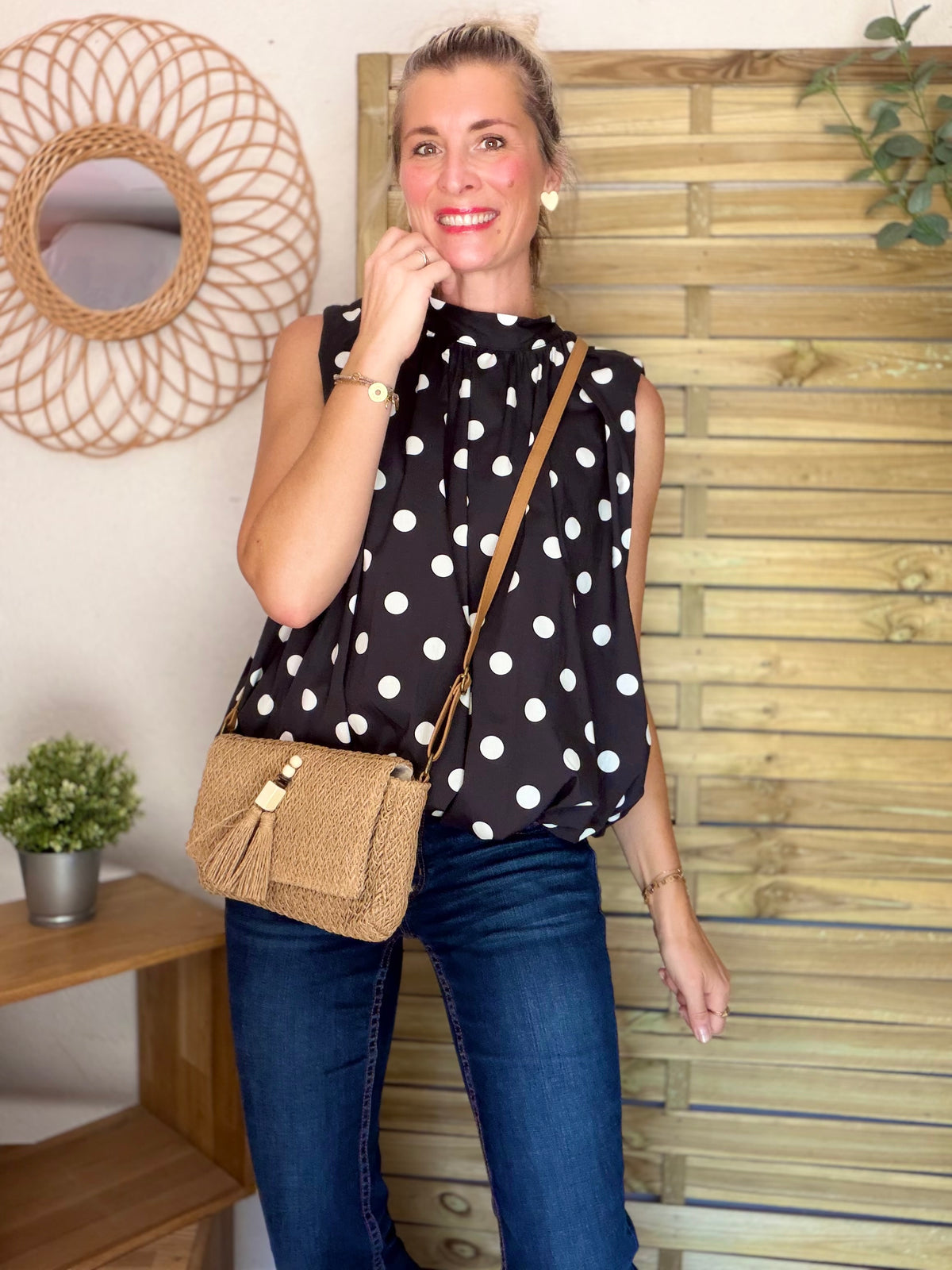 Sac à main avec pompon en raphia ISORA Camel - FIN DE SÉRIE