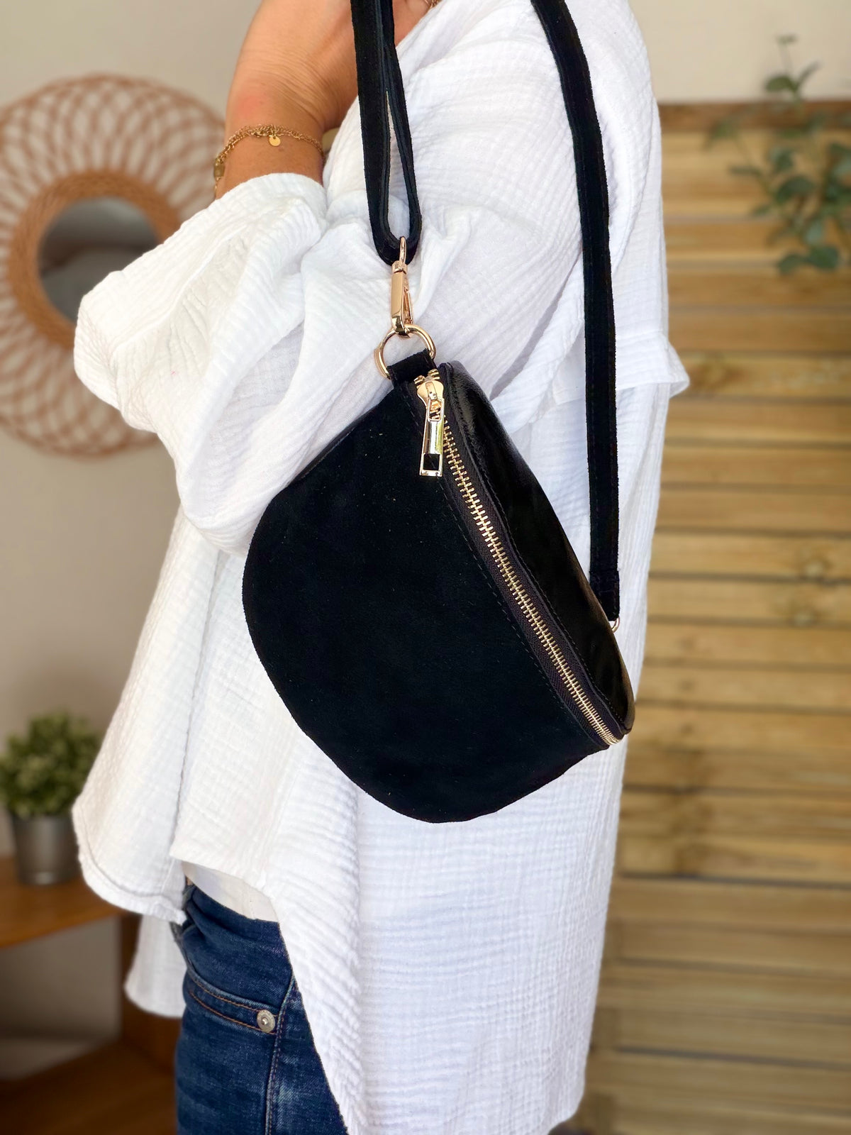 Sac banane M bi-matière en cuir irisé et velours 24cm - POLLY- Noir • FIN DE SÉRIE