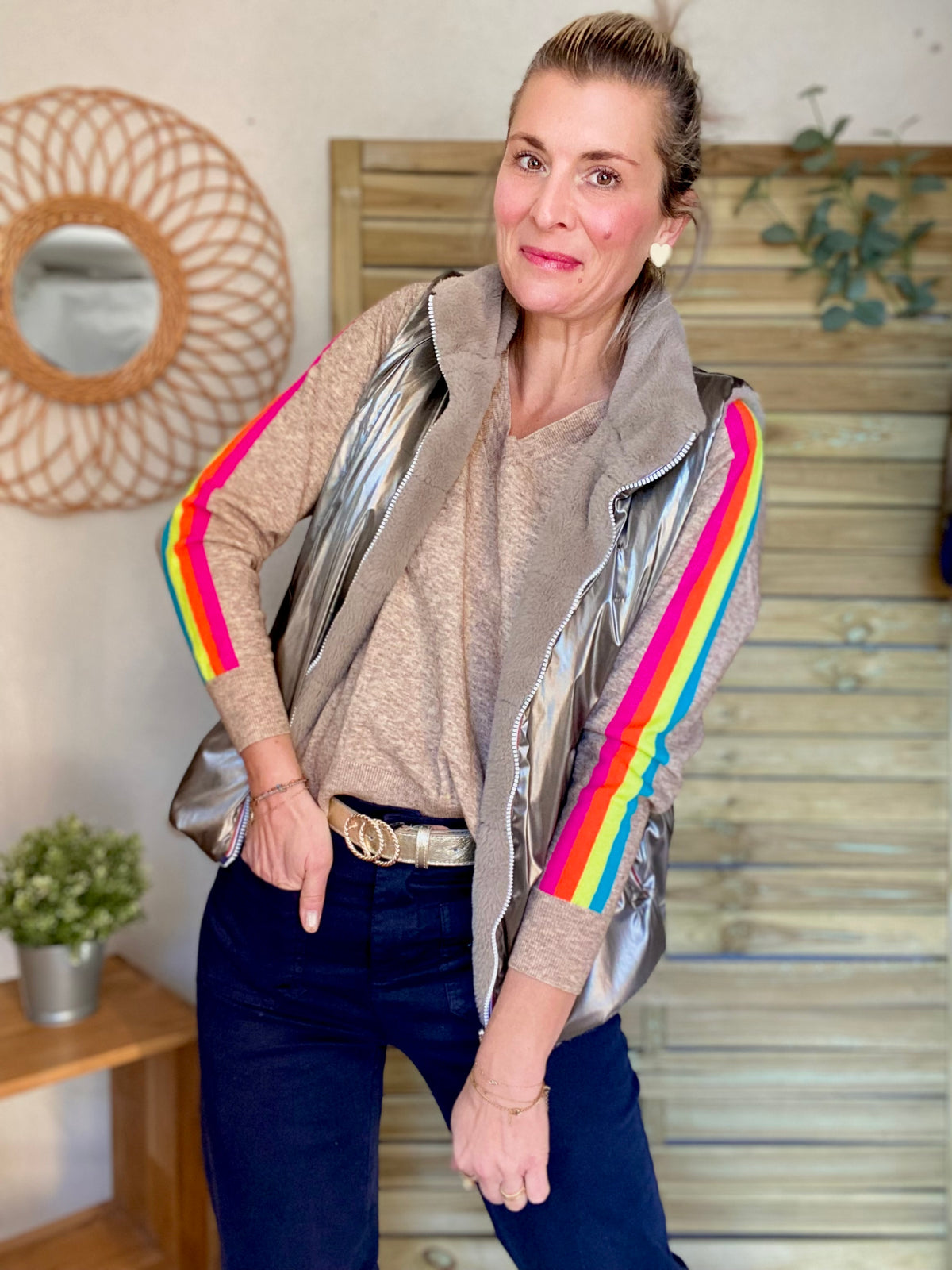 Pull fin avec bandes colorées, col V - RAINBOW 🌈 Taupe chiné - FIN DE SÉRIE