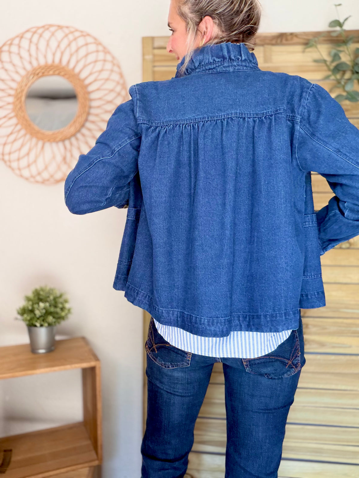 Veste courte légère col volanté JUNON Jean brut