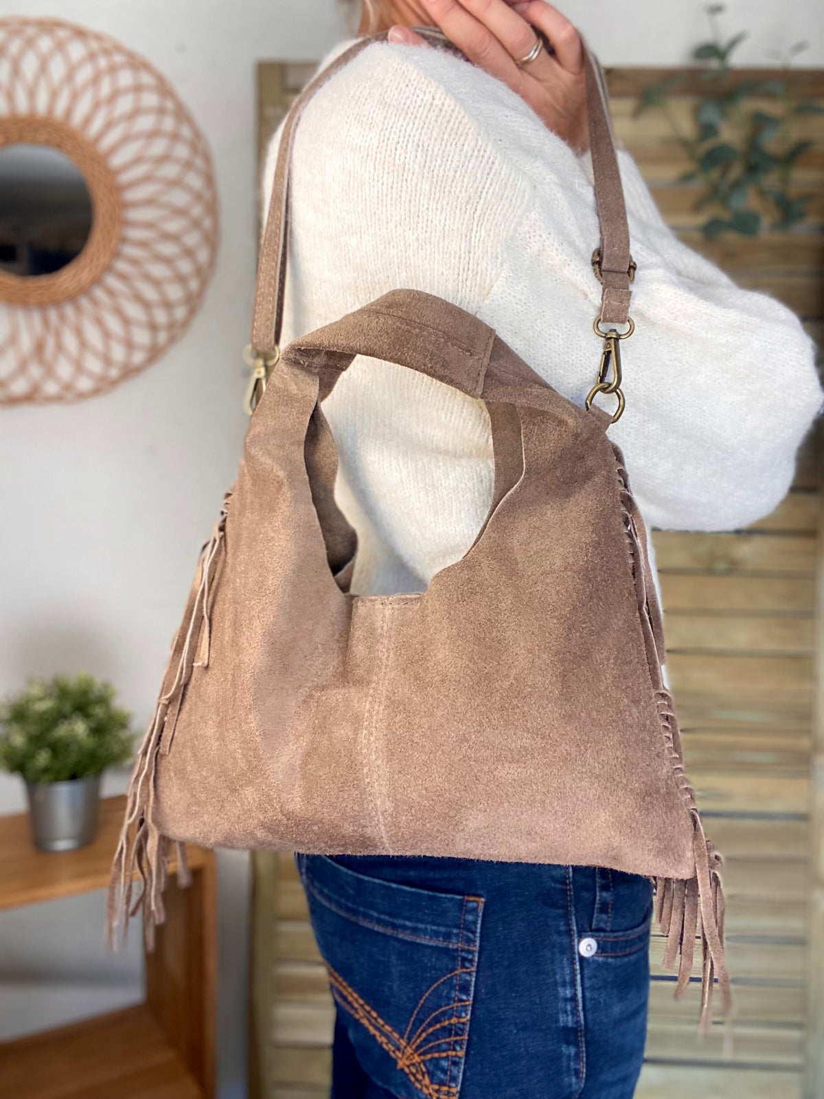 Sac hobo en cuir daim avec franges AARON - Beige taupe - DÉSTOCKAGE