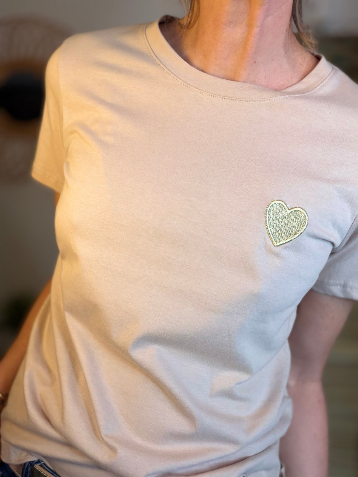Tee shirt cœur brodé doré 💛 PIA Beige - FIN DE SÉRIE