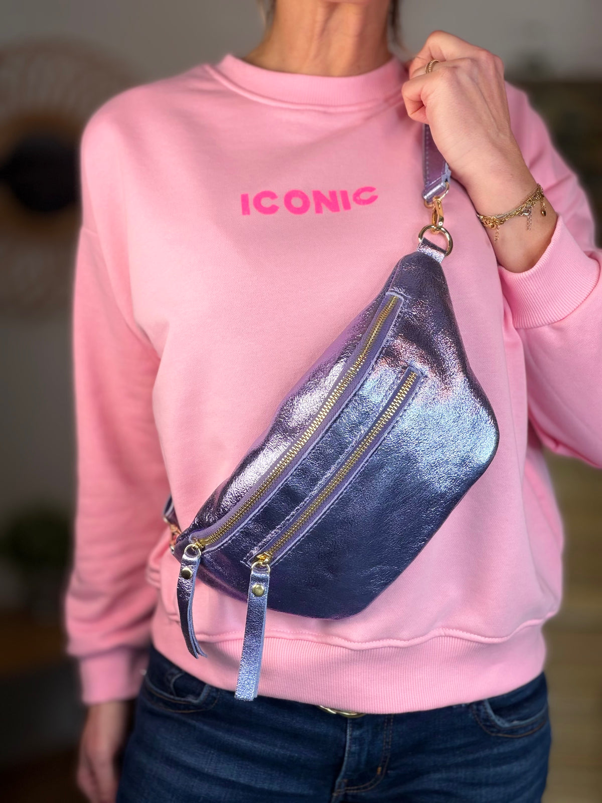 Sac banane en cuir irisé ERYN - Parme