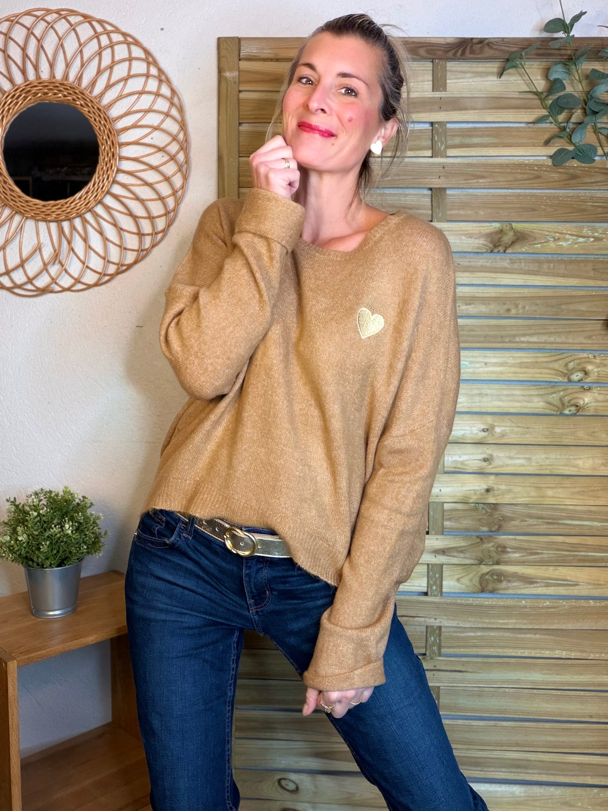 Pull léger en maille cœur doré brodé 💛 MELISSA - Camel