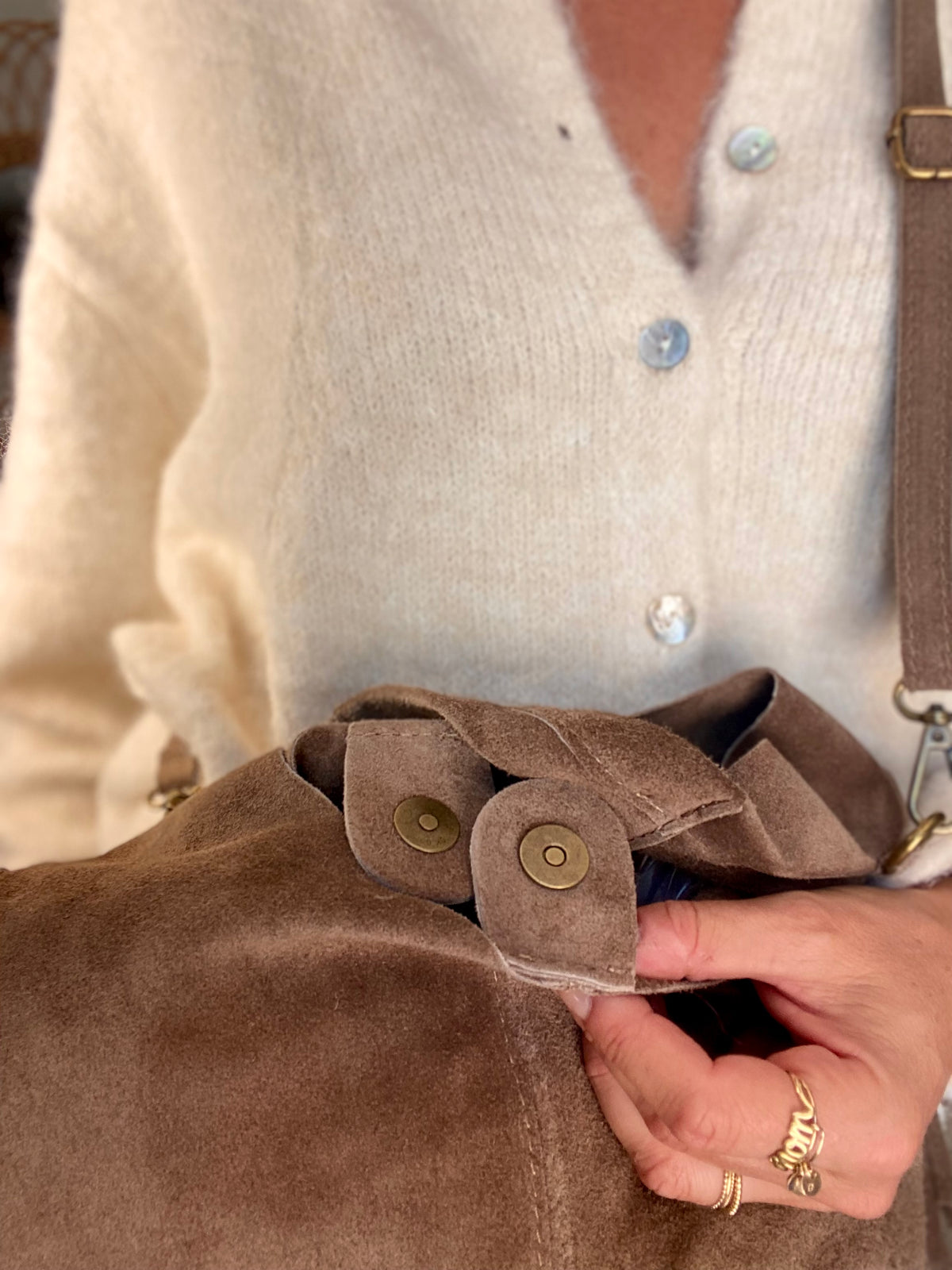 Sac hobo en cuir daim avec franges AARON - Beige taupe - DÉSTOCKAGE