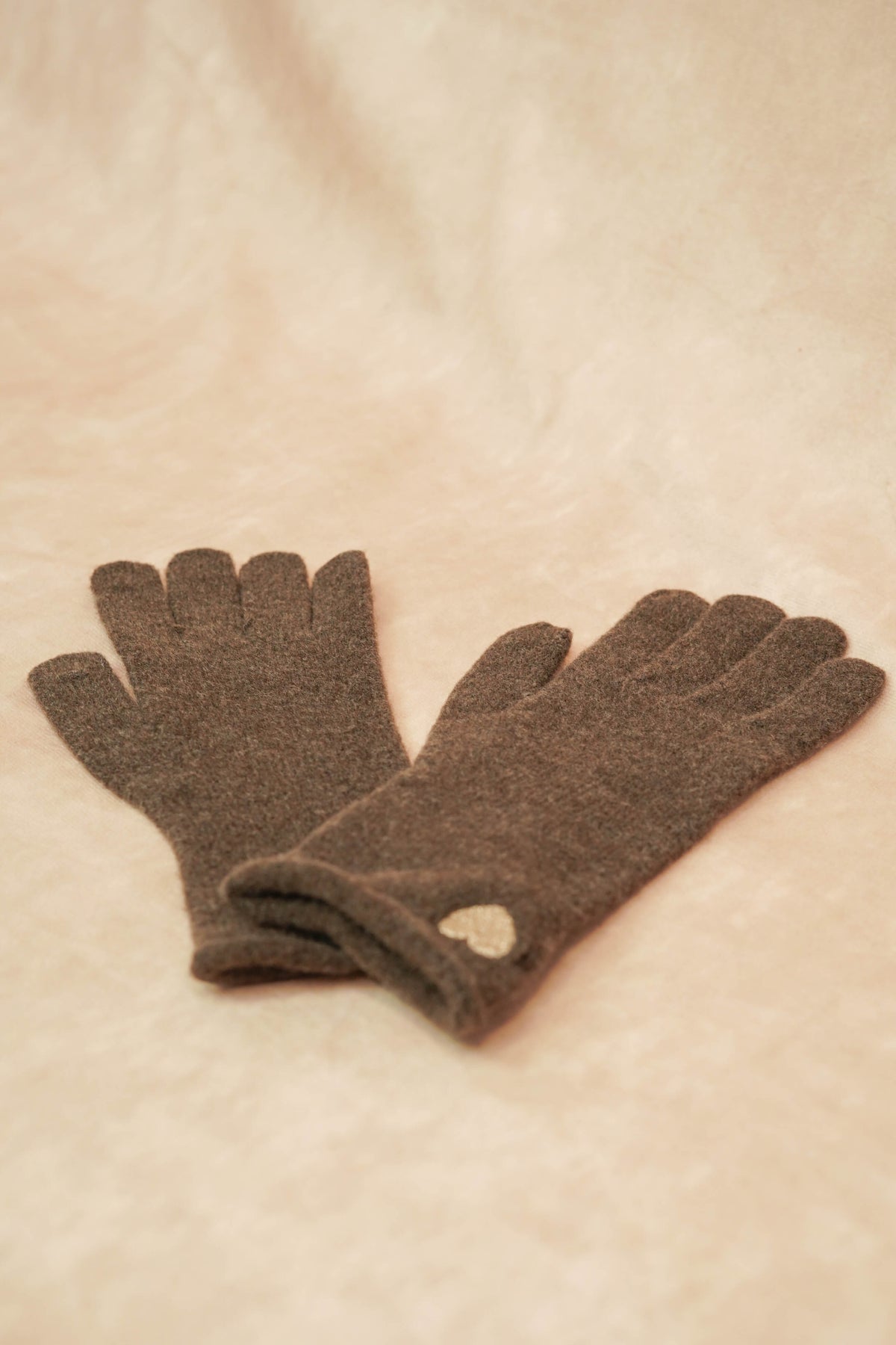 Gants CHLOÉ avec coeur doré brodé 💛 et ouverture index et pouce 👌🏼