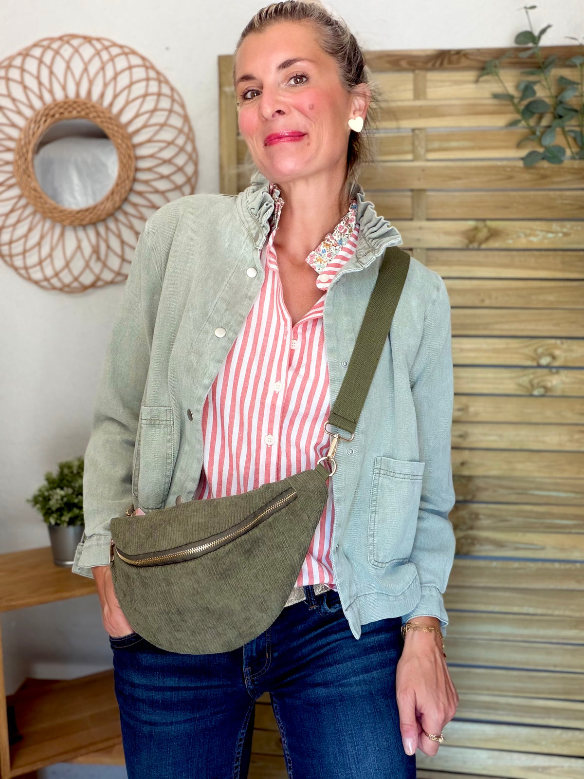 Veste courte légère col volanté JUNE - Vert sauge