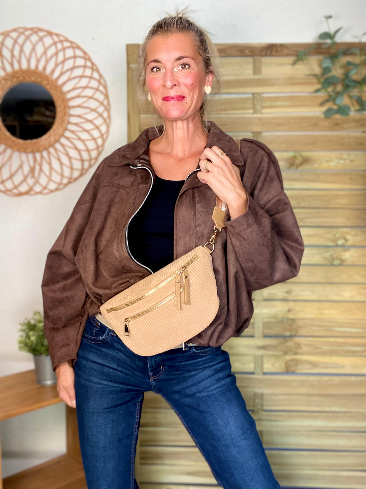 Sac banane L en velours côtelé 2 zips et sangle fantaisie - ASHLY - Camel clair • FIN DE SÉRIE
