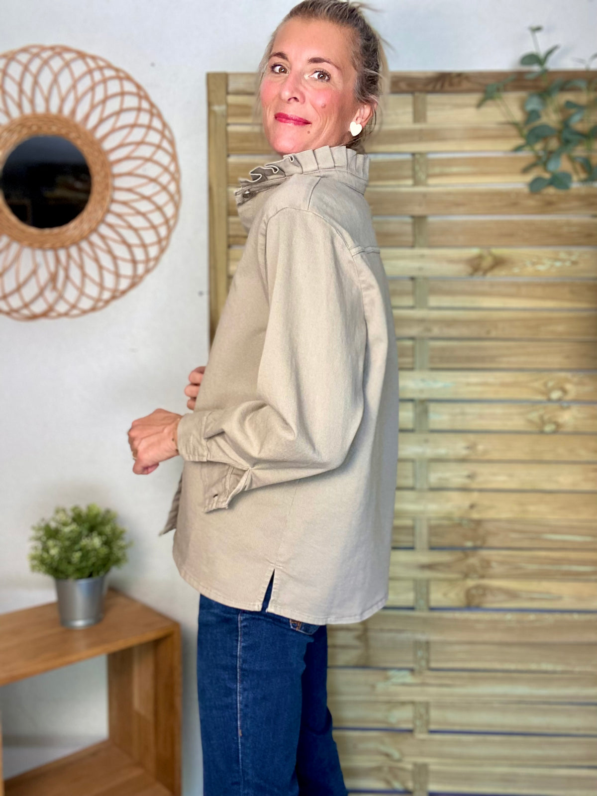 Veste / Chemise en coton, col victorien volanté Beige taupe LISON