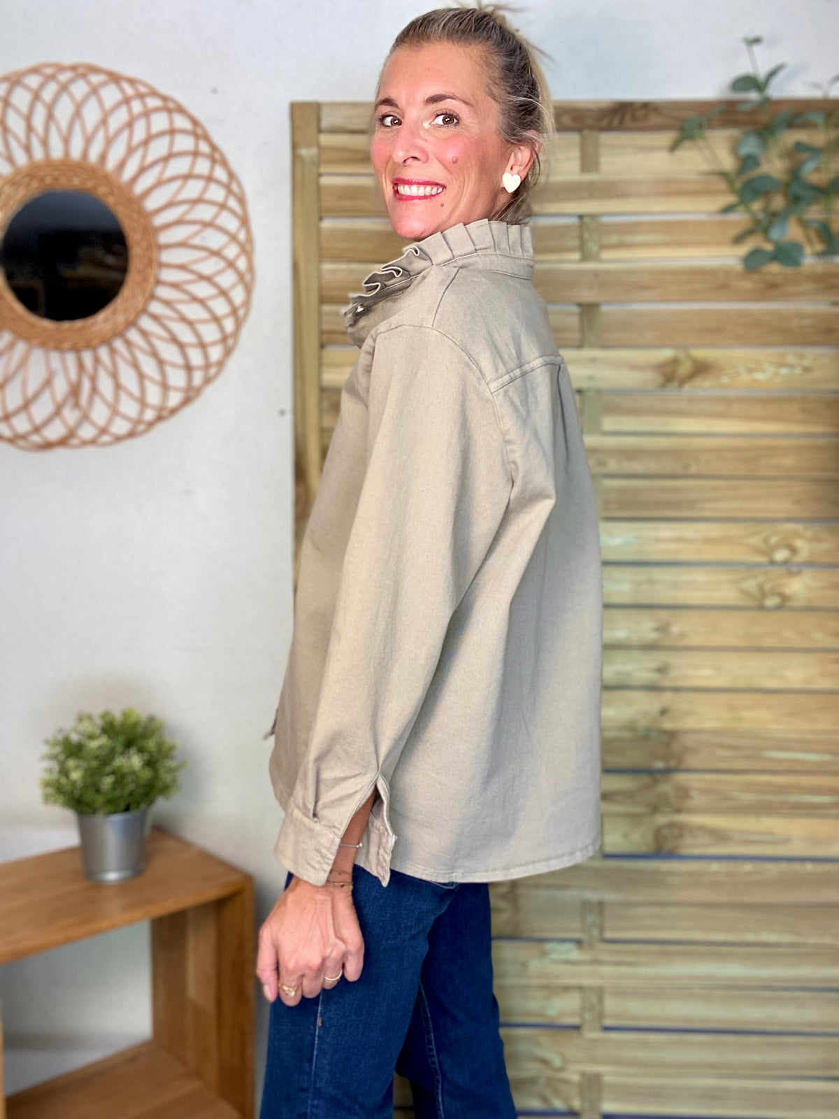 Veste / Chemise en coton, col victorien volanté Beige taupe LISON