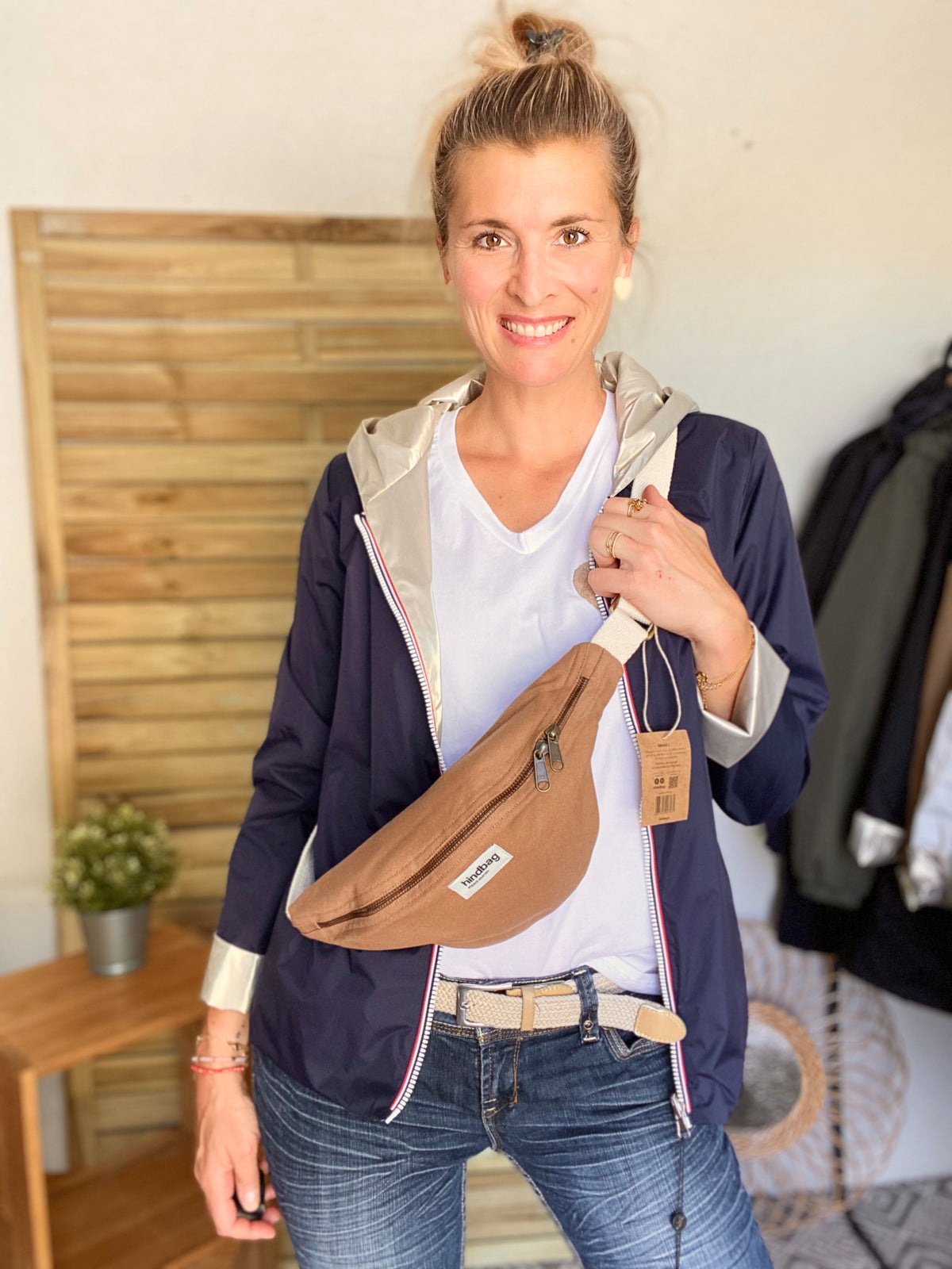 HINDBAG OLIVIA - Sac banane Cannelle