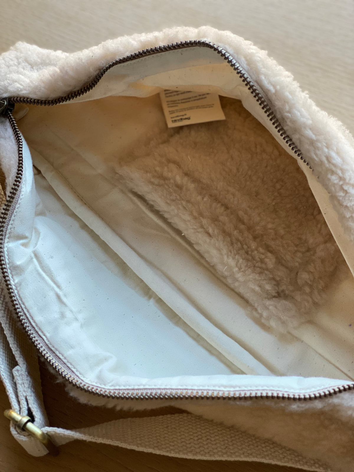 HINDBAG SASHA - Sac banane Teddy beige (moumoute)