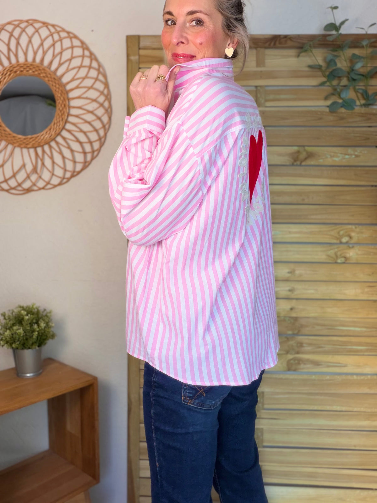 Chemise rose rayée brodée QUE DU LOVE ❤️ SERENA - FIN DE SÉRIE