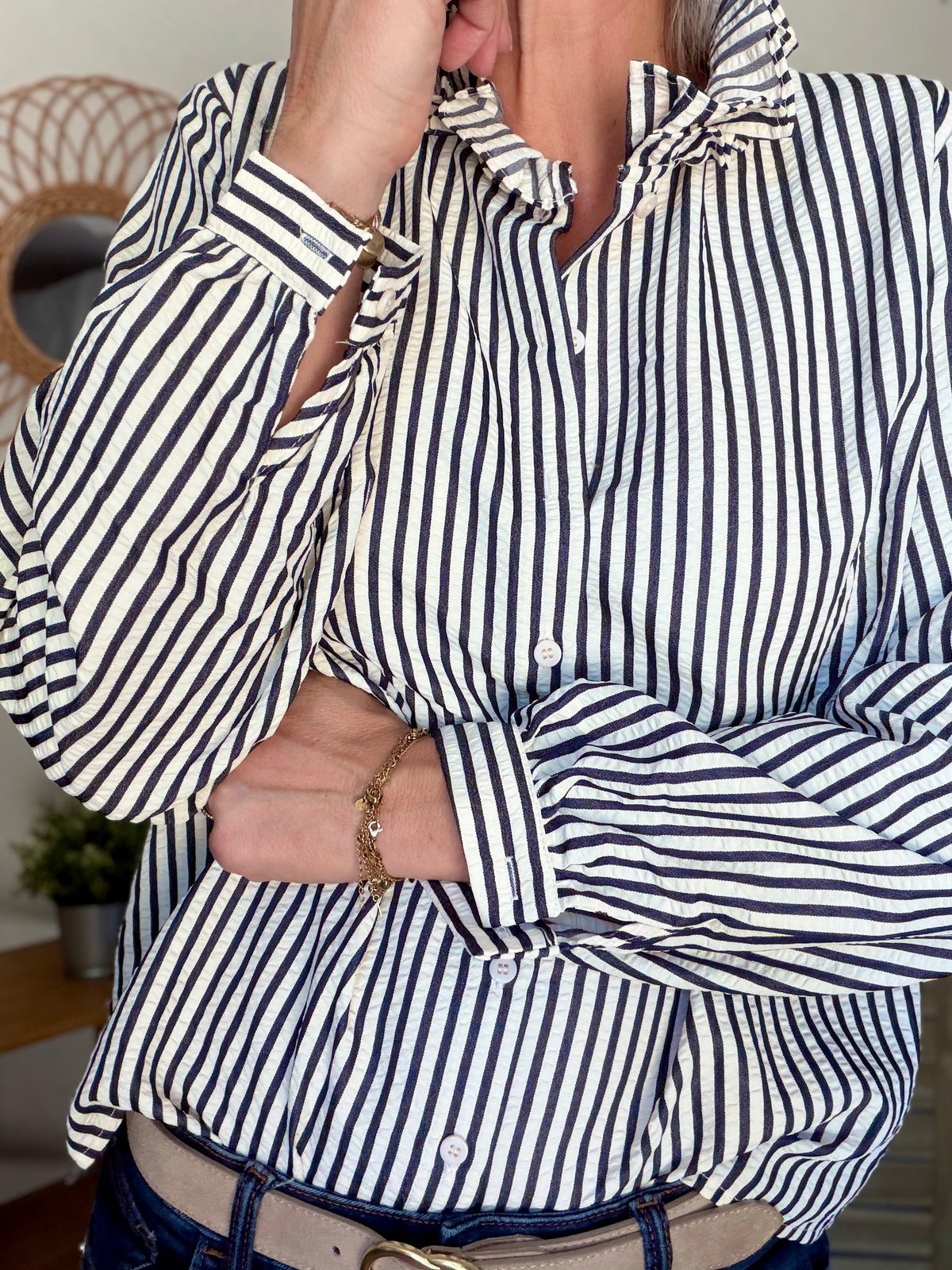 Chemise fluide rayée bleu marine gaufré col victorien CÉLINE