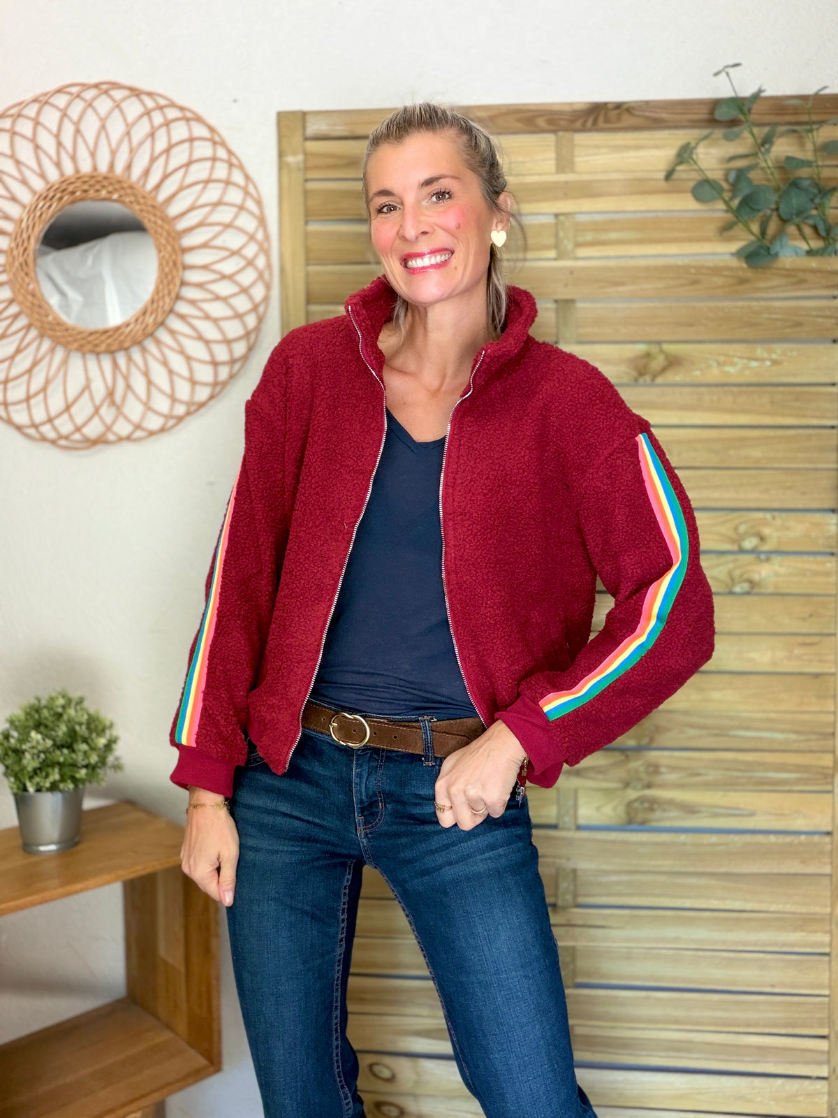 Veste Sherpa zippée bandes Arc-en-ciel CORALIE Bordeaux 🌈