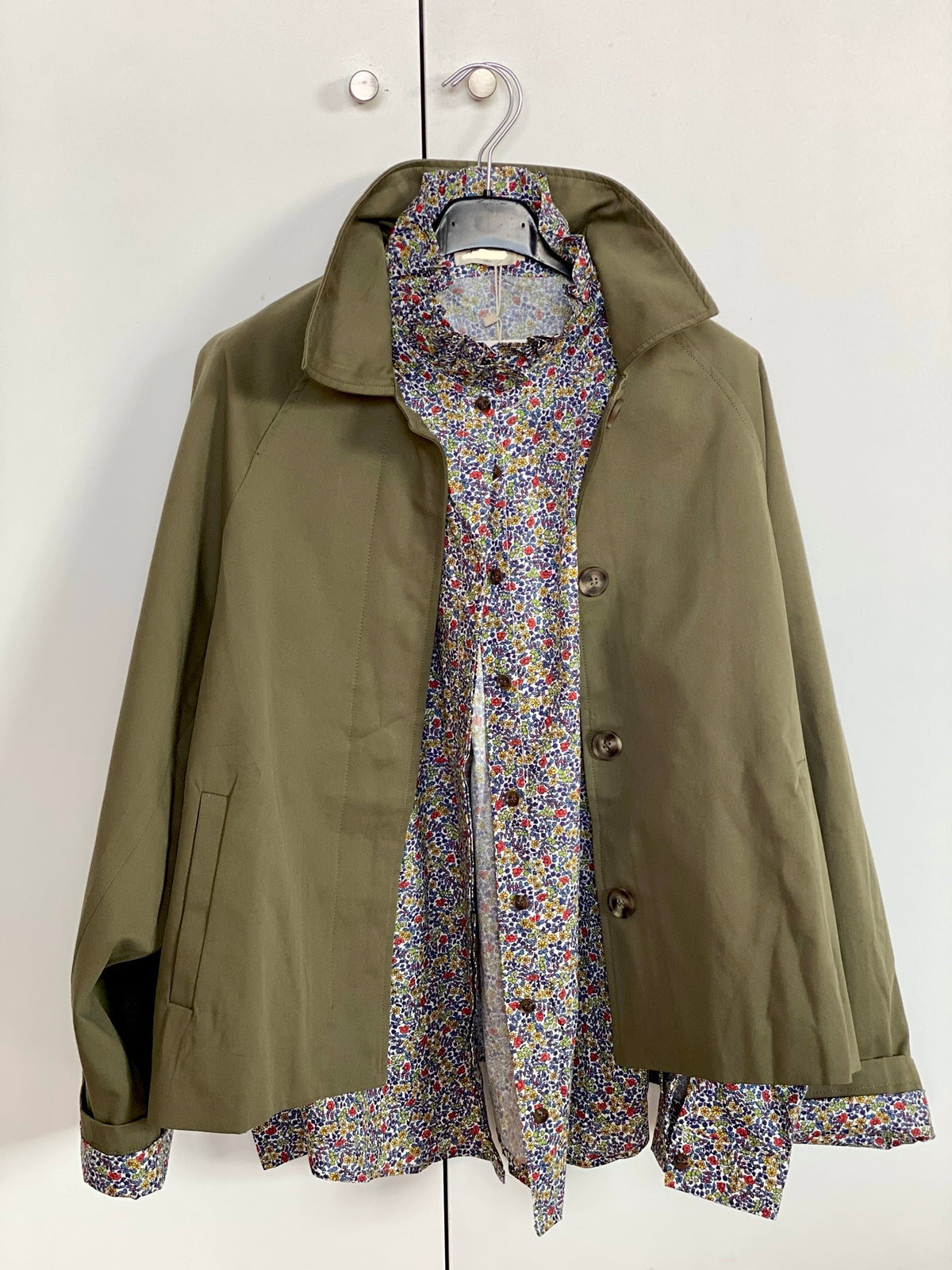Chemise imprimée Liberty bleu, col victorien volanté CHARLOTTE - FIN DE SÉRIE