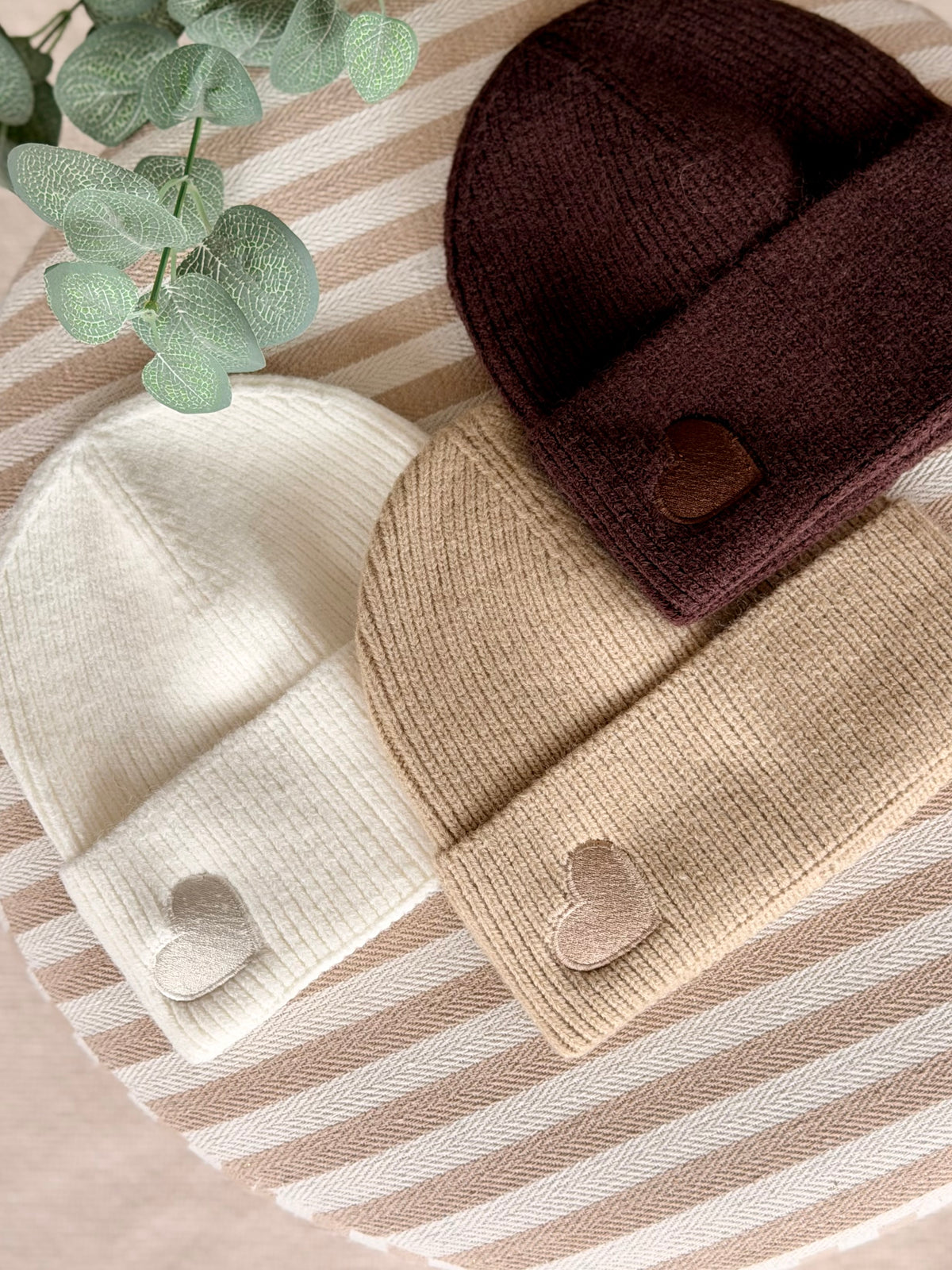Bonnet avec écusson cœur ARTHUR (Femme et enfant) - FIN DE SÉRIE