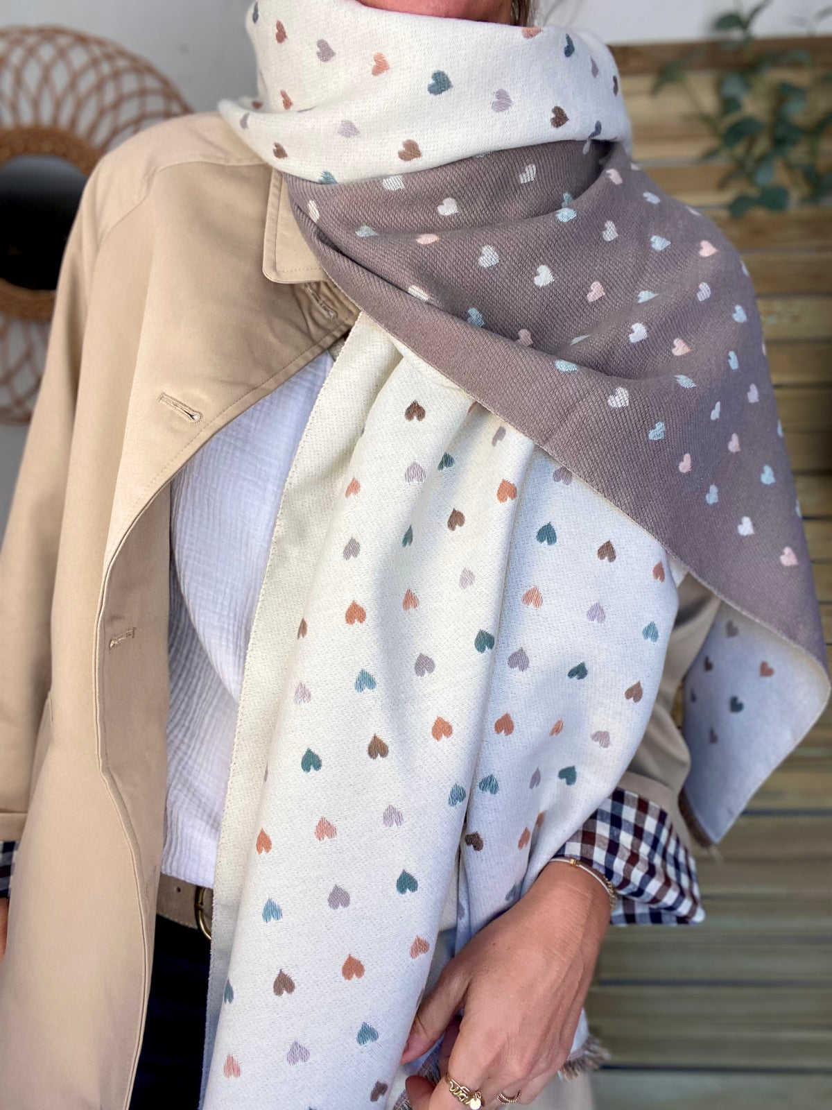 Écharpe douce réversible Coeurs SIMONE - Beige / Taupe 💙🩷💛