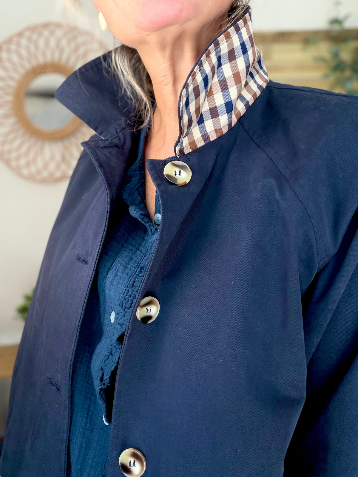 Veste Trench en coton avec carreaux - SOLÈNE Bleu marine • FIN DE SÉRIE